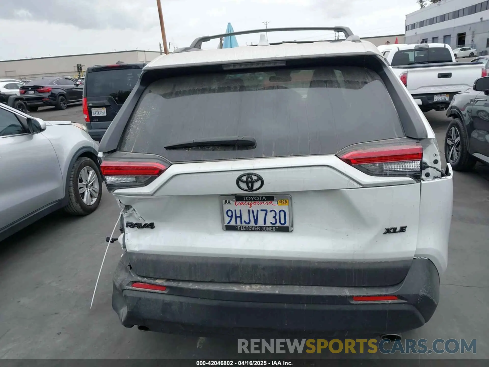 17 Photograph of a damaged car 2T3C1RFV5PW281350 TOYOTA RAV4 2023