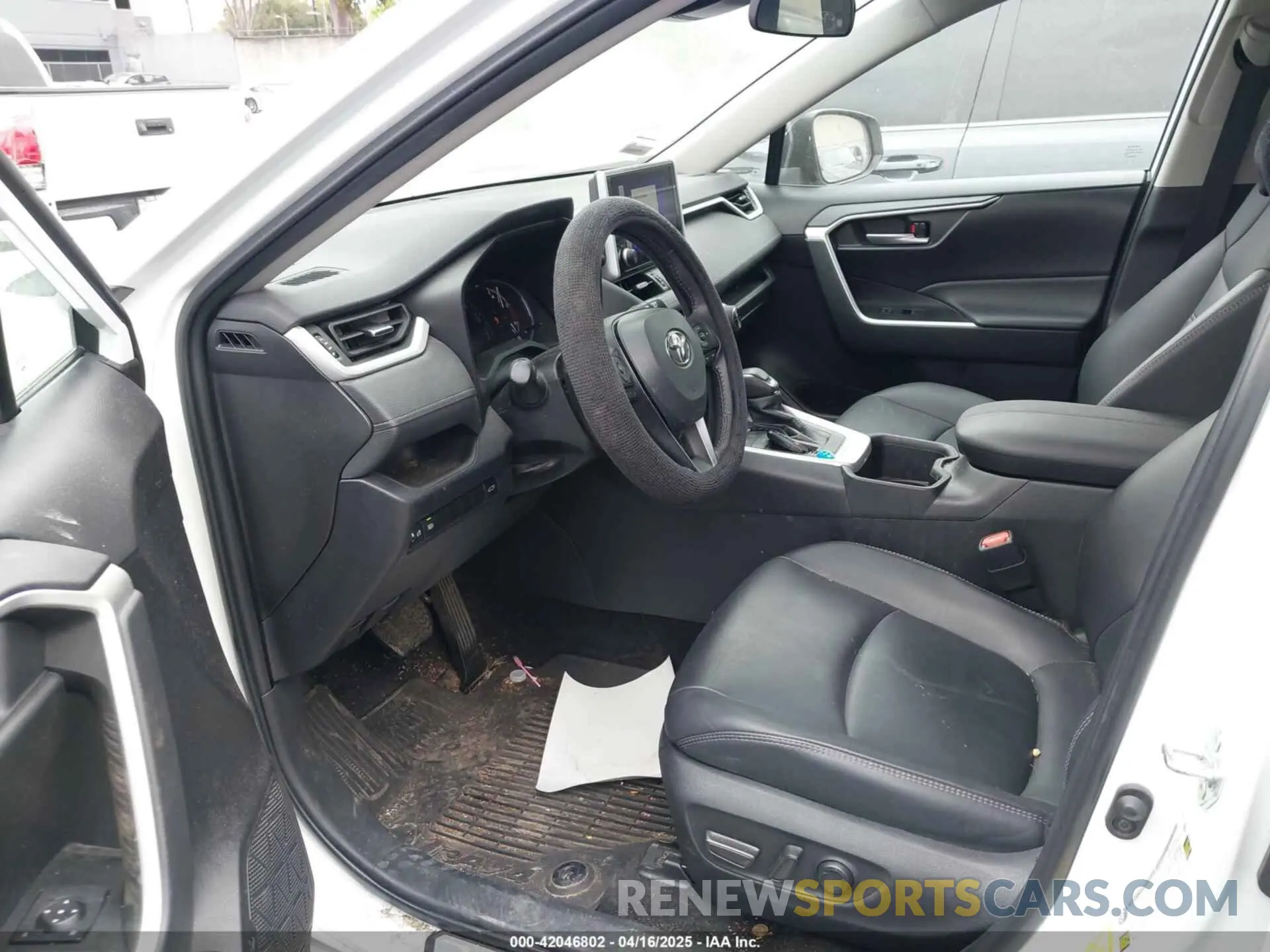 19 Photograph of a damaged car 2T3C1RFV5PW281350 TOYOTA RAV4 2023