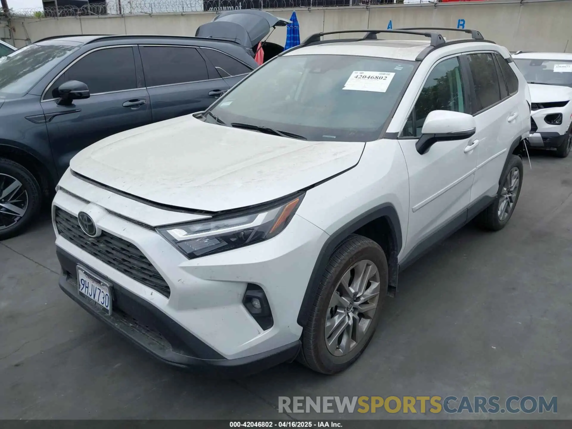 2 Photograph of a damaged car 2T3C1RFV5PW281350 TOYOTA RAV4 2023