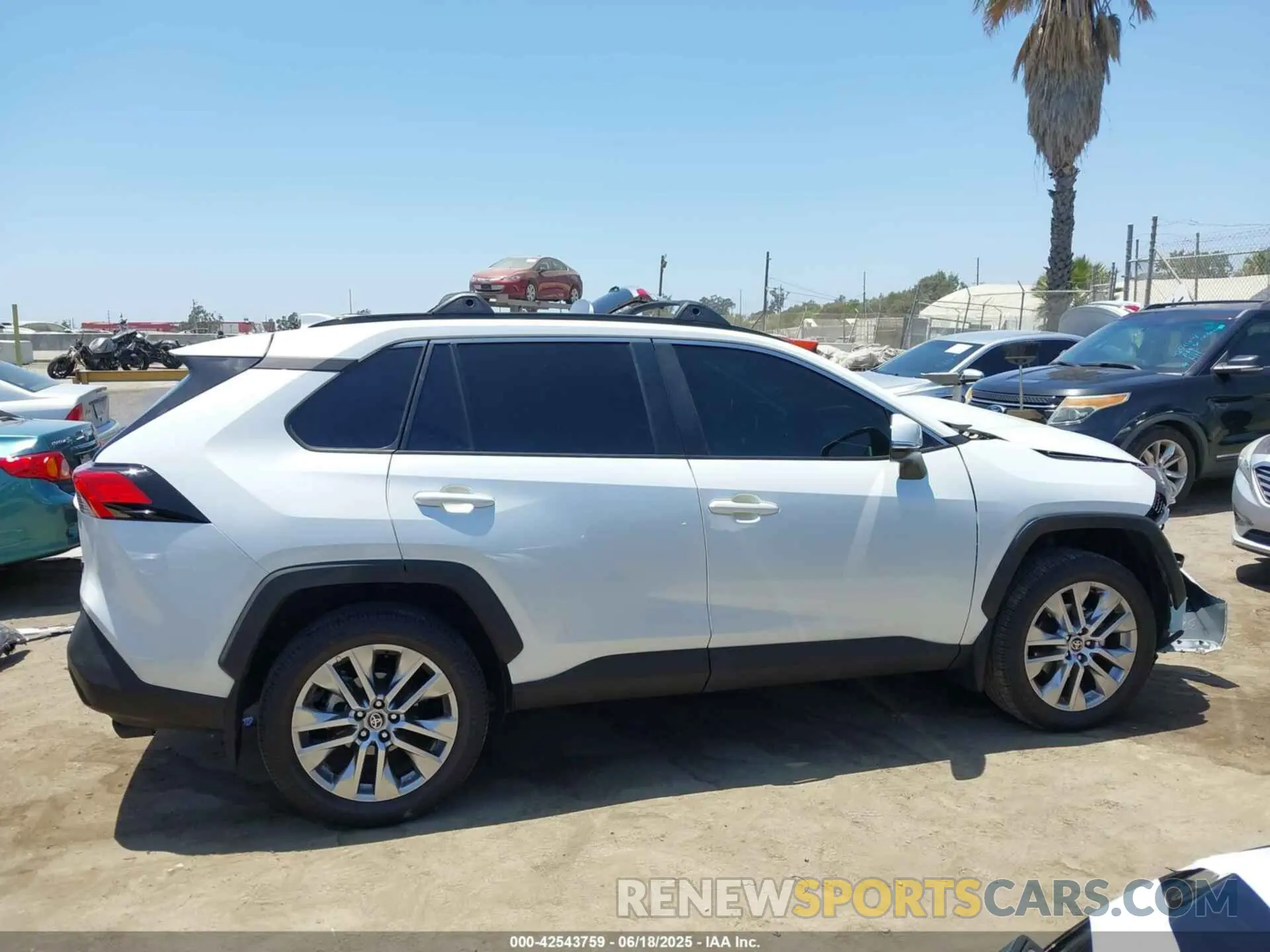 14 Photograph of a damaged car 2T3C1RFV5PW284796 TOYOTA RAV4 2023