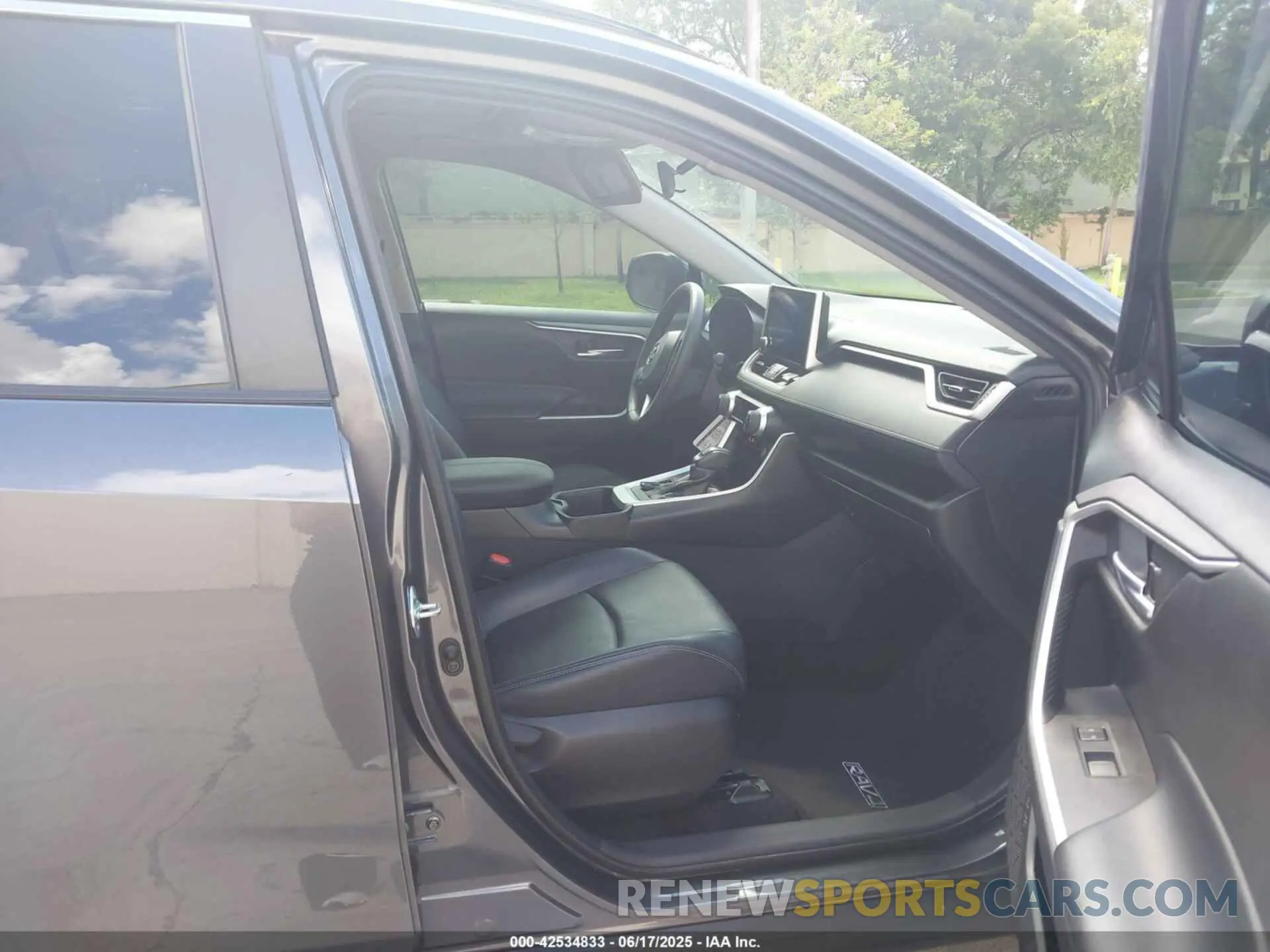 5 Photograph of a damaged car 2T3C1RFV8PC227493 TOYOTA RAV4 2023
