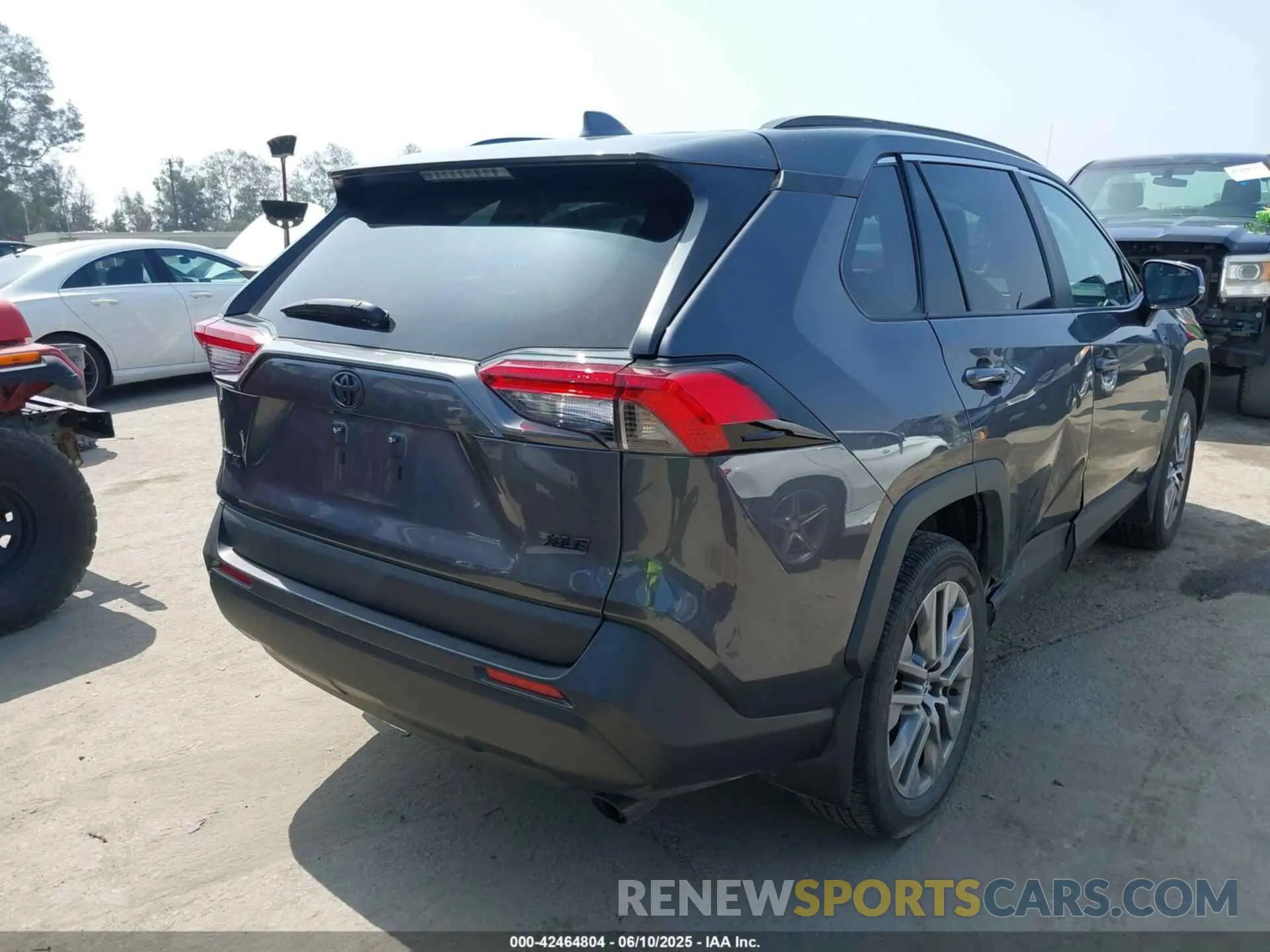 4 Photograph of a damaged car 2T3C1RFVXPW281456 TOYOTA RAV4 2023