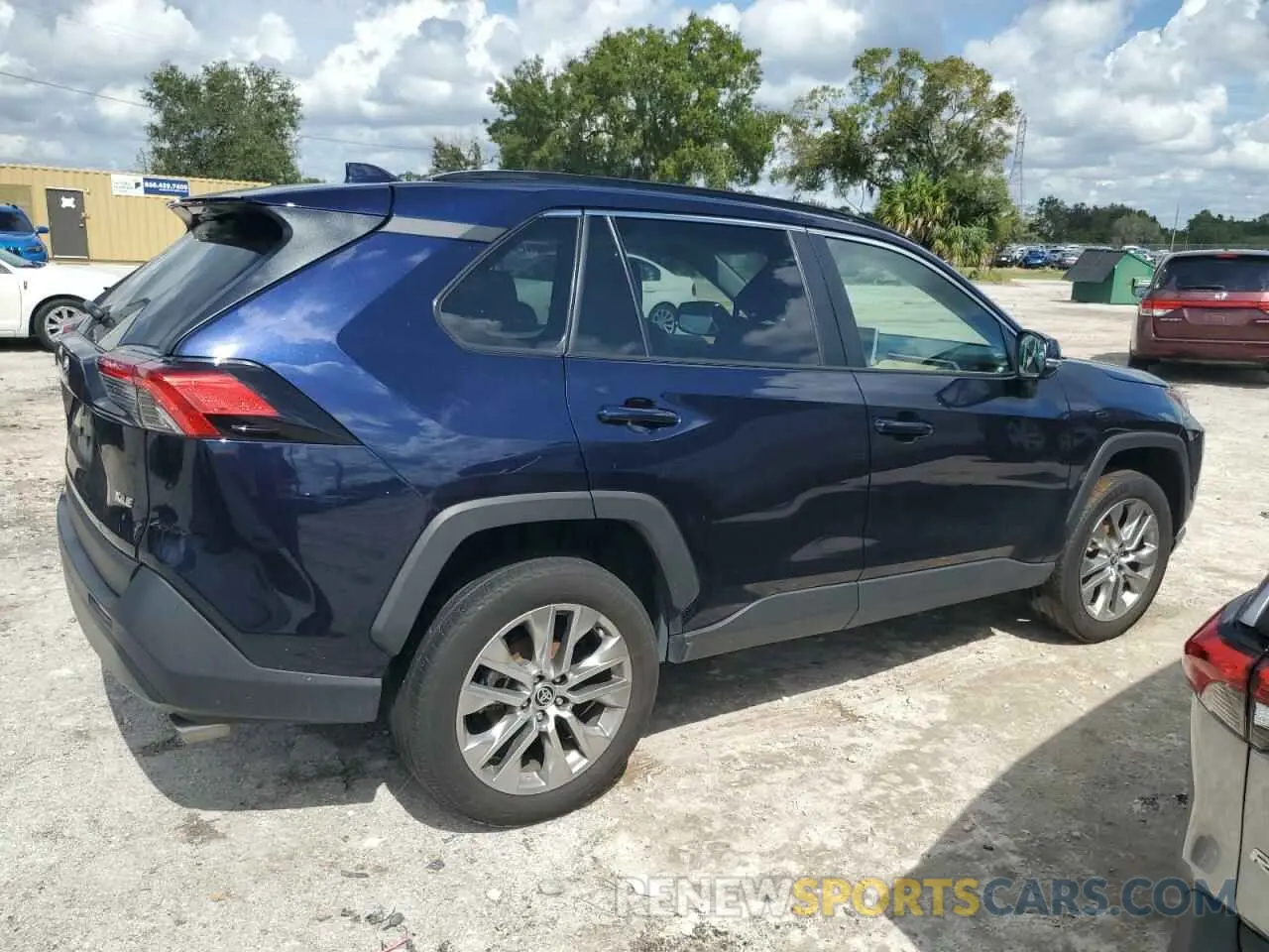 3 Photograph of a damaged car 2T3C1RFVXPW283577 TOYOTA RAV4 2023