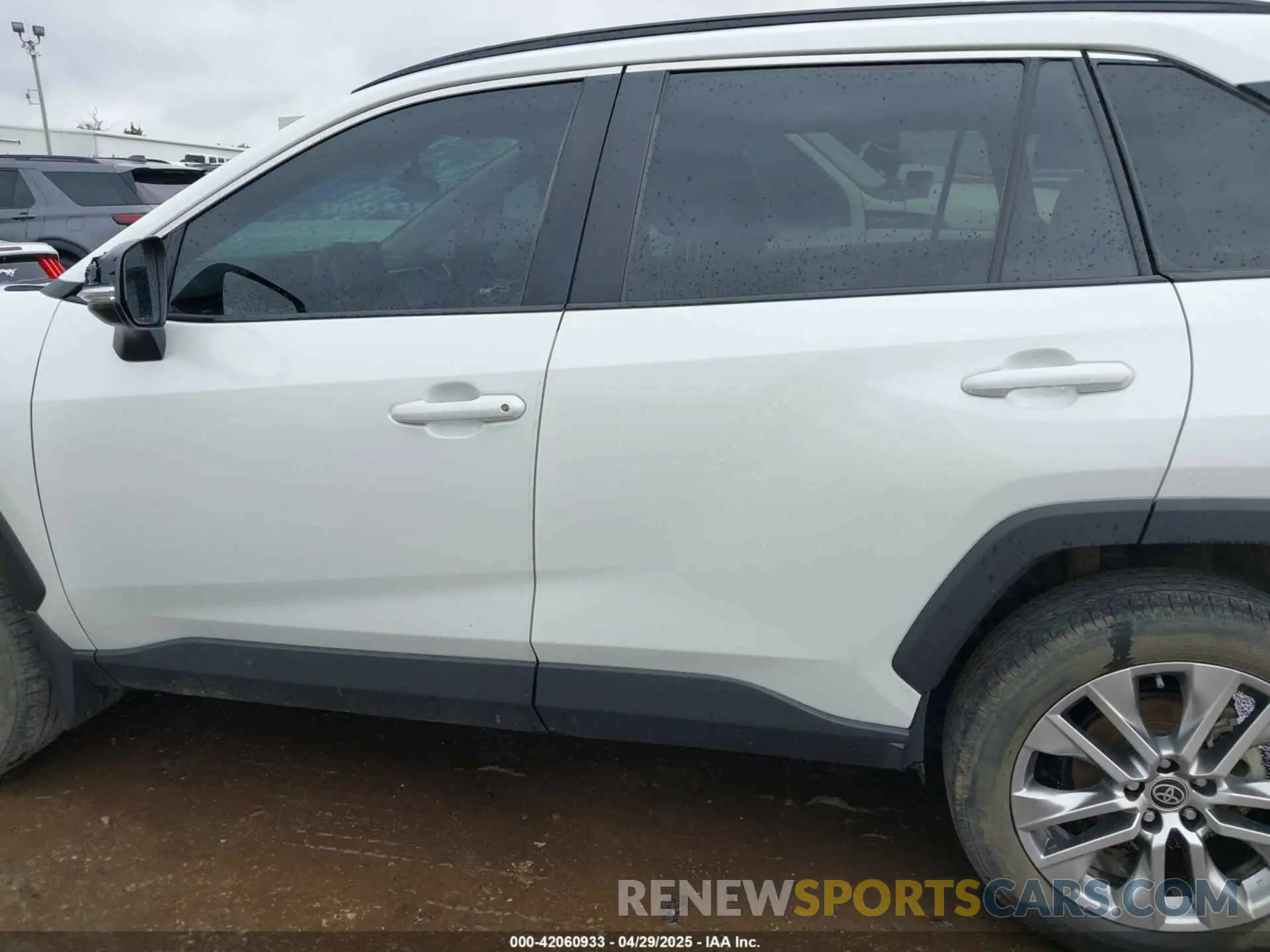 14 Photograph of a damaged car 2T3C1RFVXPW283644 TOYOTA RAV4 2023