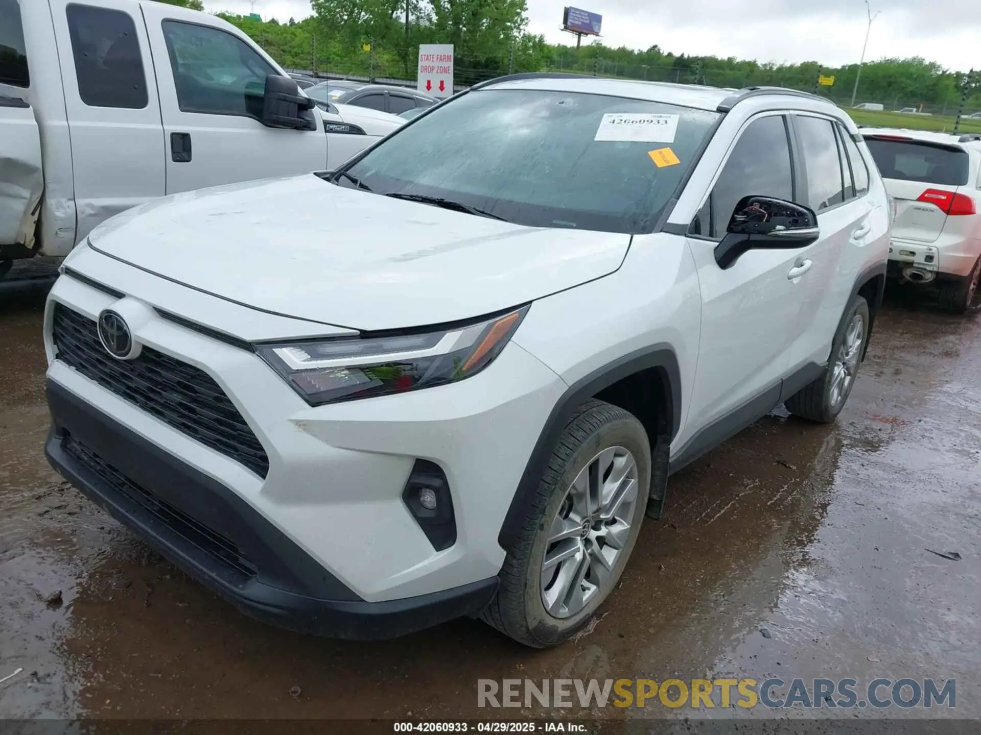 2 Photograph of a damaged car 2T3C1RFVXPW283644 TOYOTA RAV4 2023