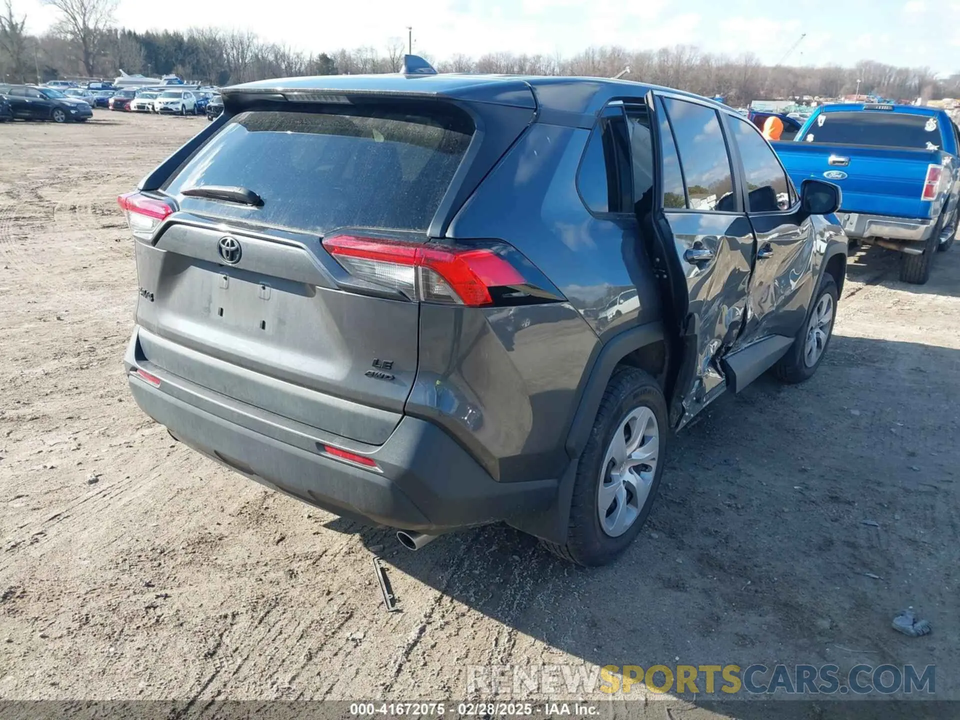 4 Photograph of a damaged car 2T3F1RFV1PW332520 TOYOTA RAV4 2023