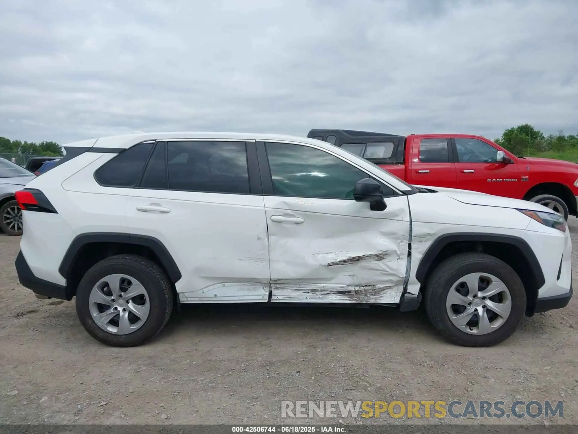 14 Photograph of a damaged car 2T3F1RFV1PW350337 TOYOTA RAV4 2023