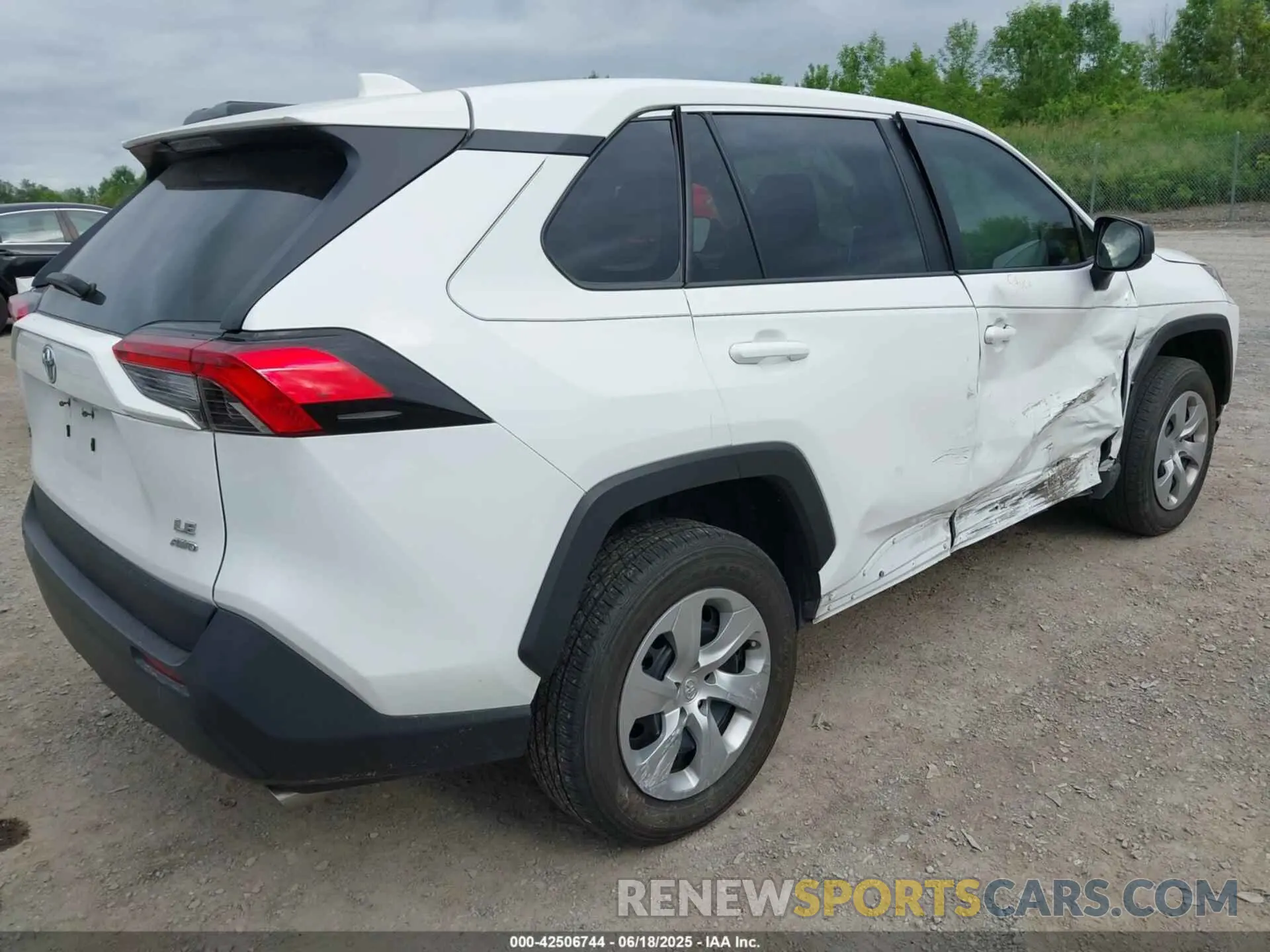 4 Photograph of a damaged car 2T3F1RFV1PW350337 TOYOTA RAV4 2023