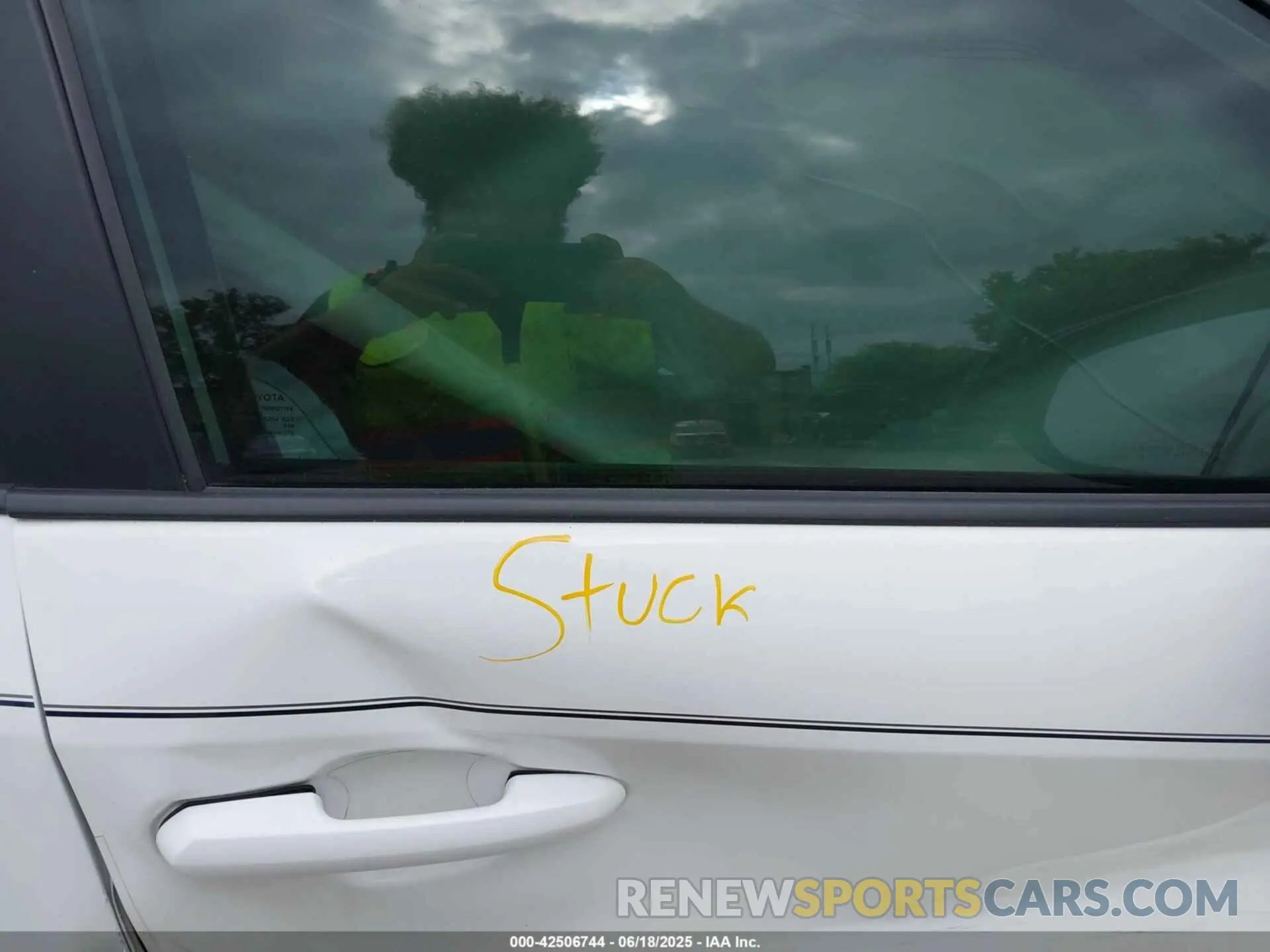 5 Photograph of a damaged car 2T3F1RFV1PW350337 TOYOTA RAV4 2023