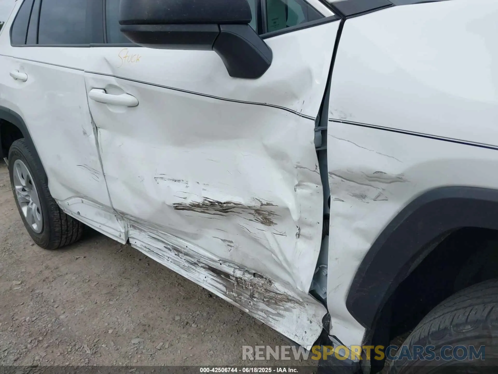 6 Photograph of a damaged car 2T3F1RFV1PW350337 TOYOTA RAV4 2023