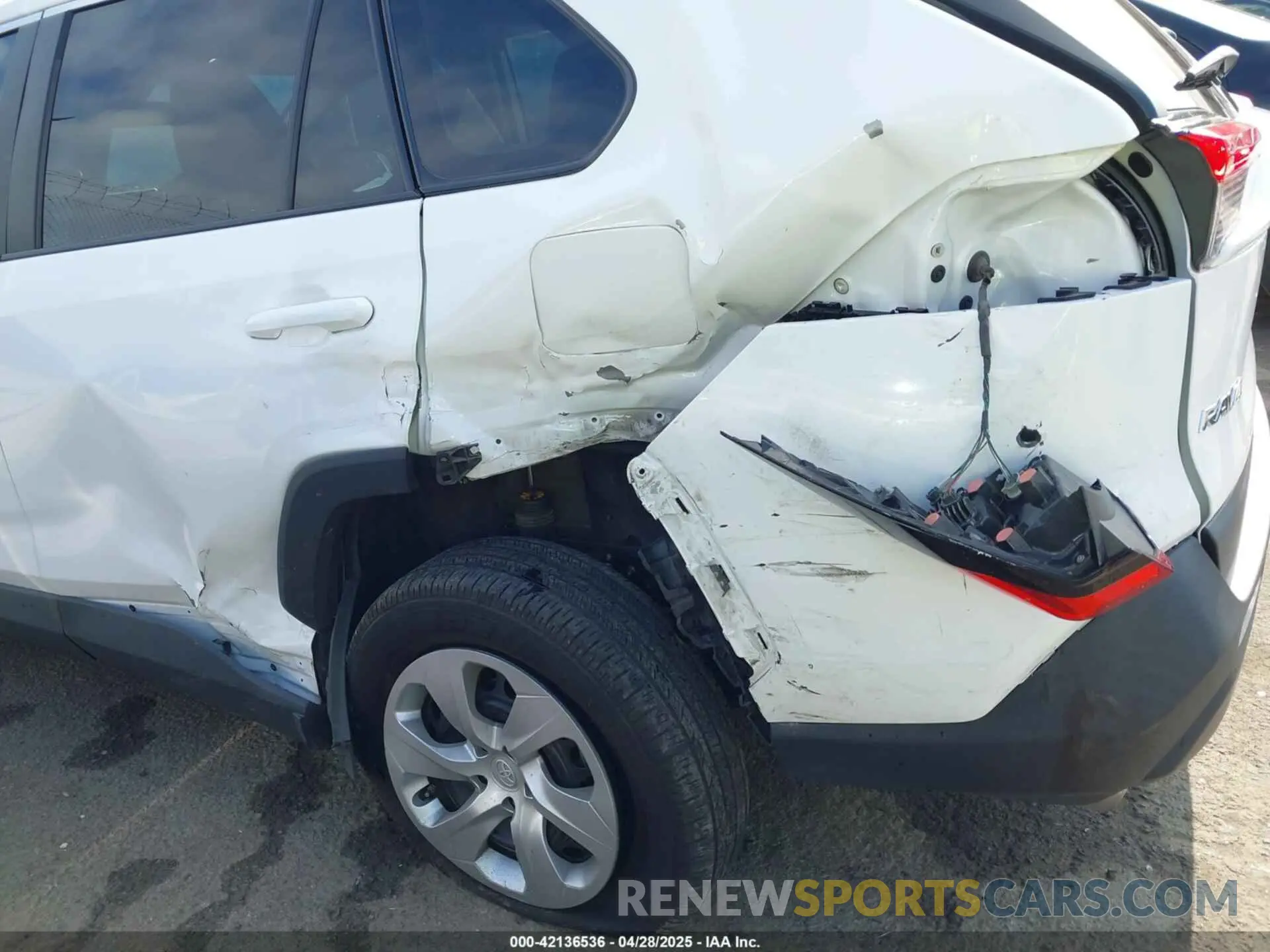 18 Photograph of a damaged car 2T3F1RFV3PC334254 TOYOTA RAV4 2023