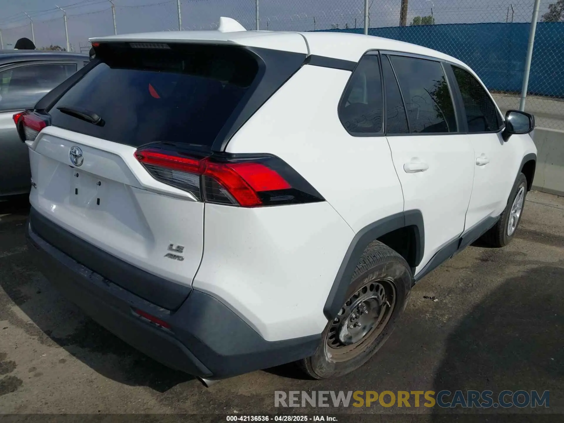 4 Photograph of a damaged car 2T3F1RFV3PC334254 TOYOTA RAV4 2023