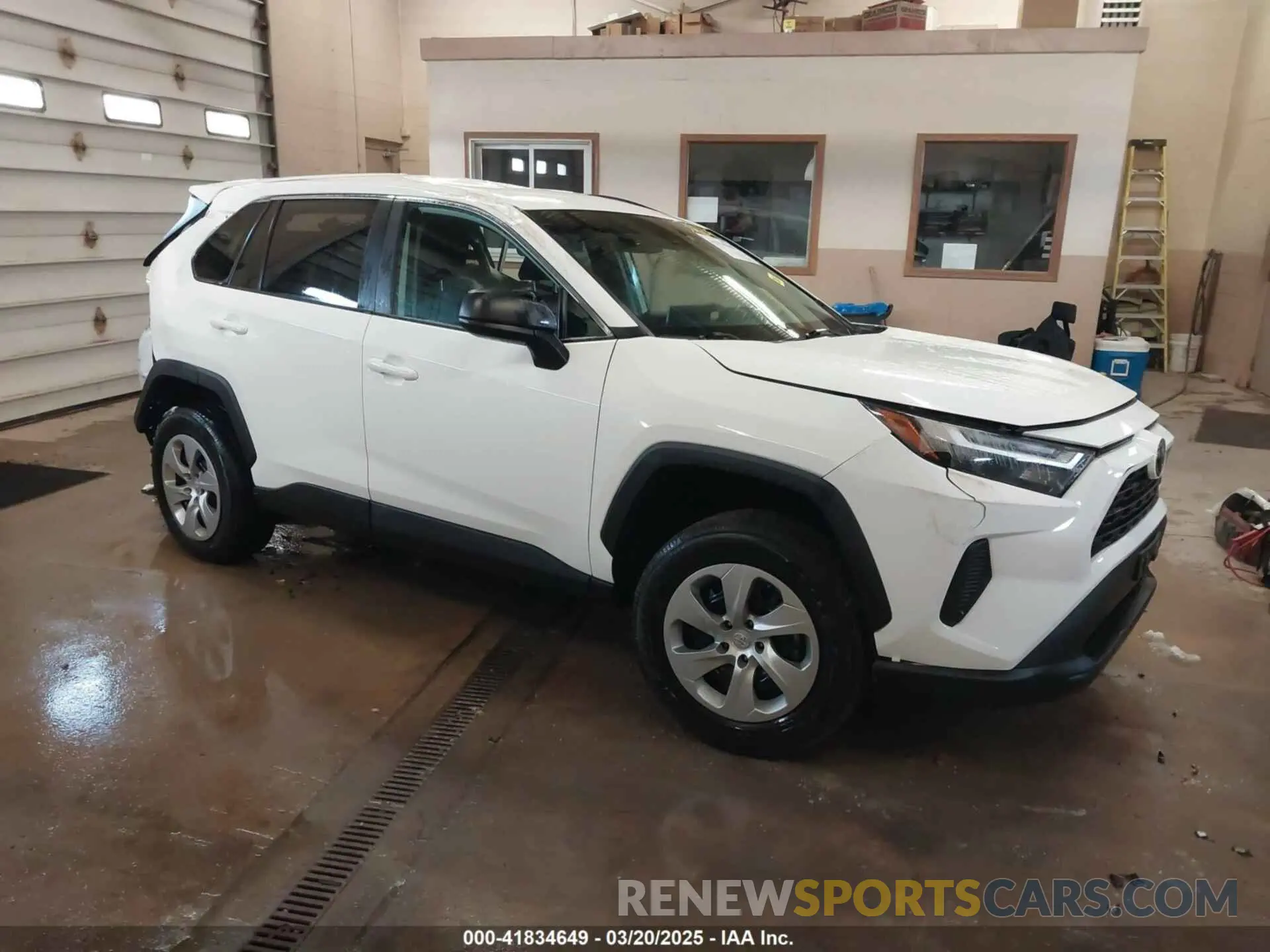 1 Photograph of a damaged car 2T3F1RFV4PC325336 TOYOTA RAV4 2023