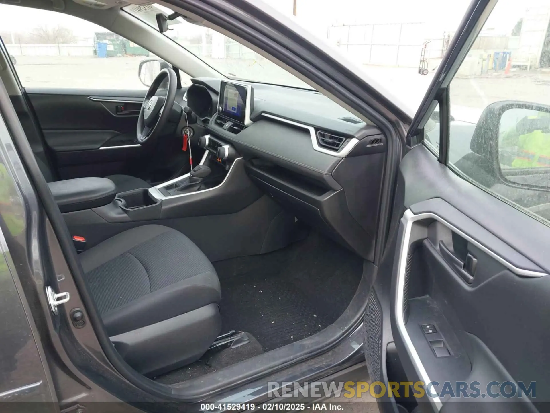 5 Photograph of a damaged car 2T3F1RFV8PW381021 TOYOTA RAV4 2023