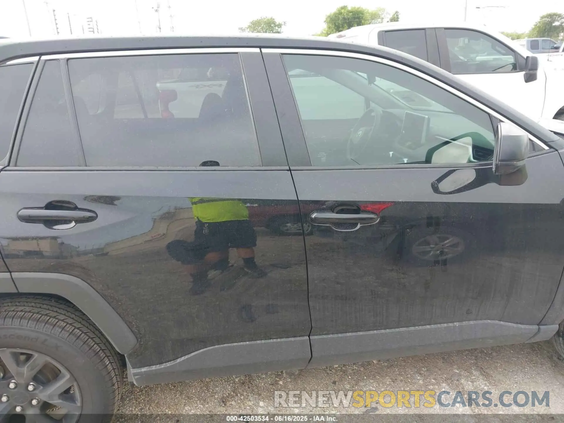 13 Photograph of a damaged car 2T3F1RFVXPC345266 TOYOTA RAV4 2023