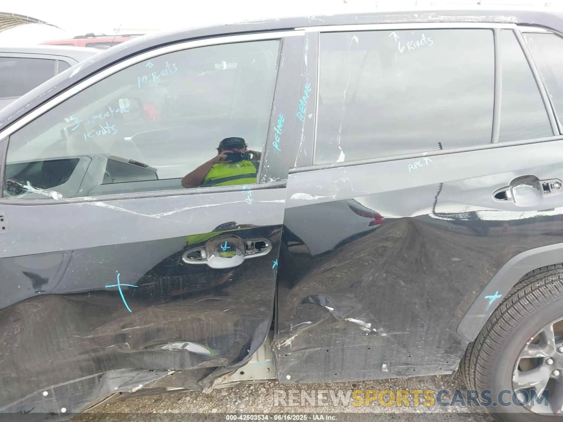 14 Photograph of a damaged car 2T3F1RFVXPC345266 TOYOTA RAV4 2023