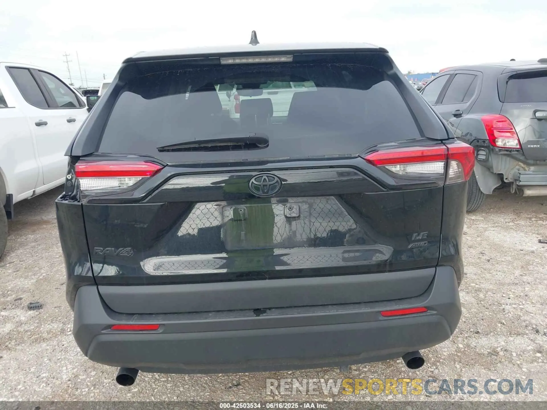 16 Photograph of a damaged car 2T3F1RFVXPC345266 TOYOTA RAV4 2023