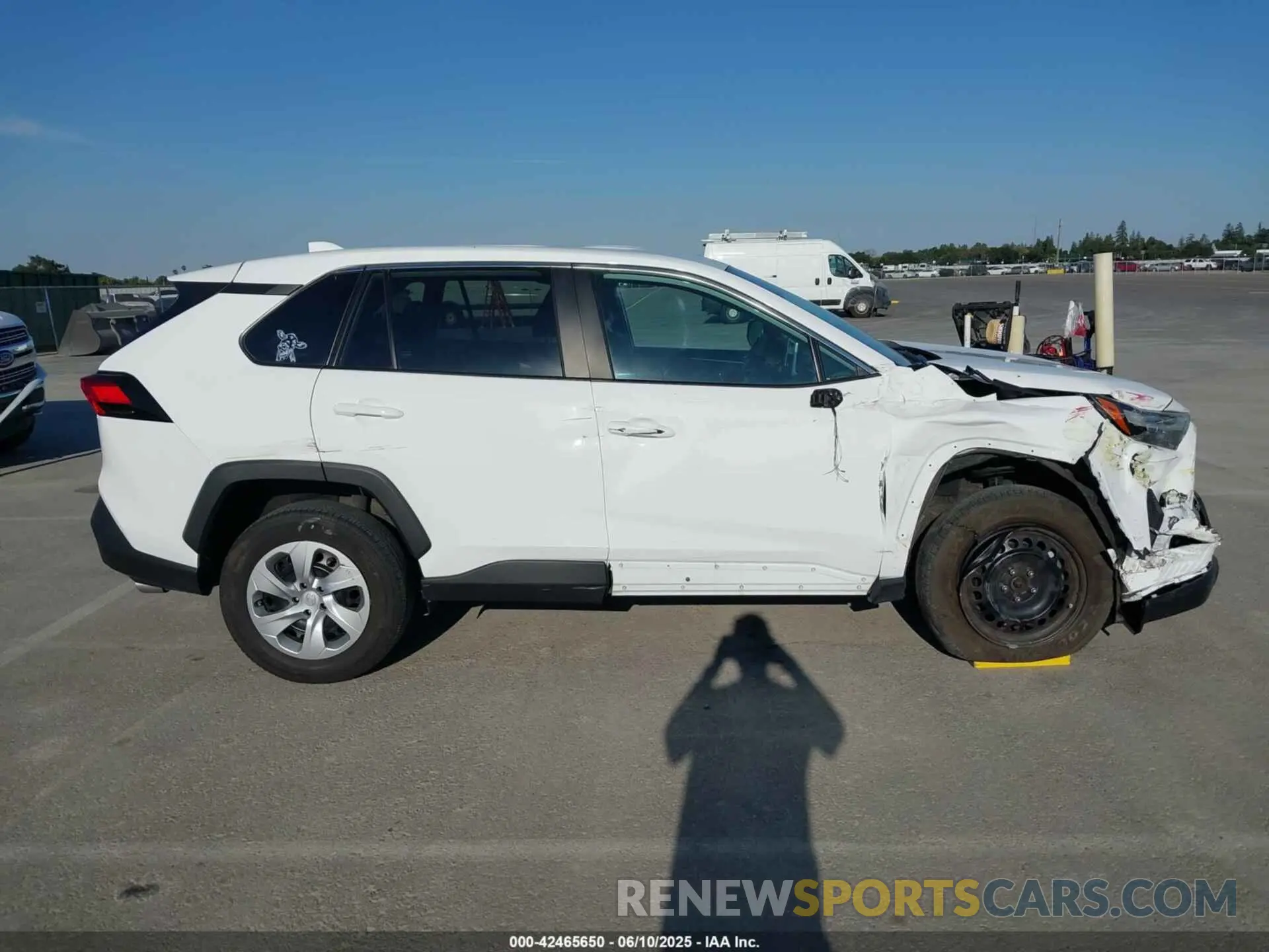 13 Photograph of a damaged car 2T3G1RFV0PC327864 TOYOTA RAV4 2023