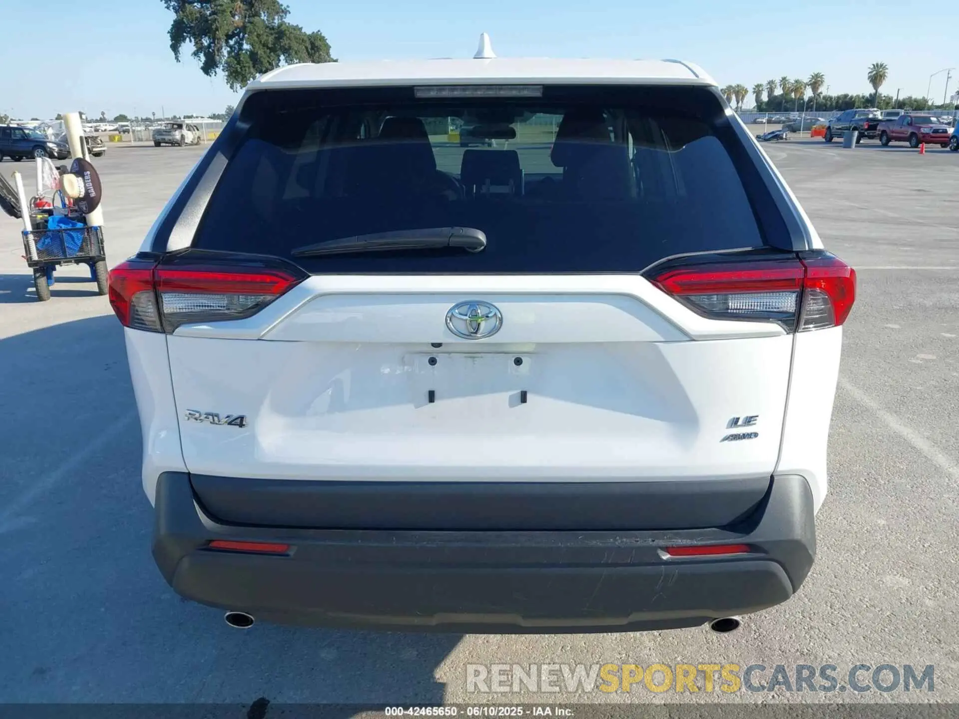 16 Photograph of a damaged car 2T3G1RFV0PC327864 TOYOTA RAV4 2023