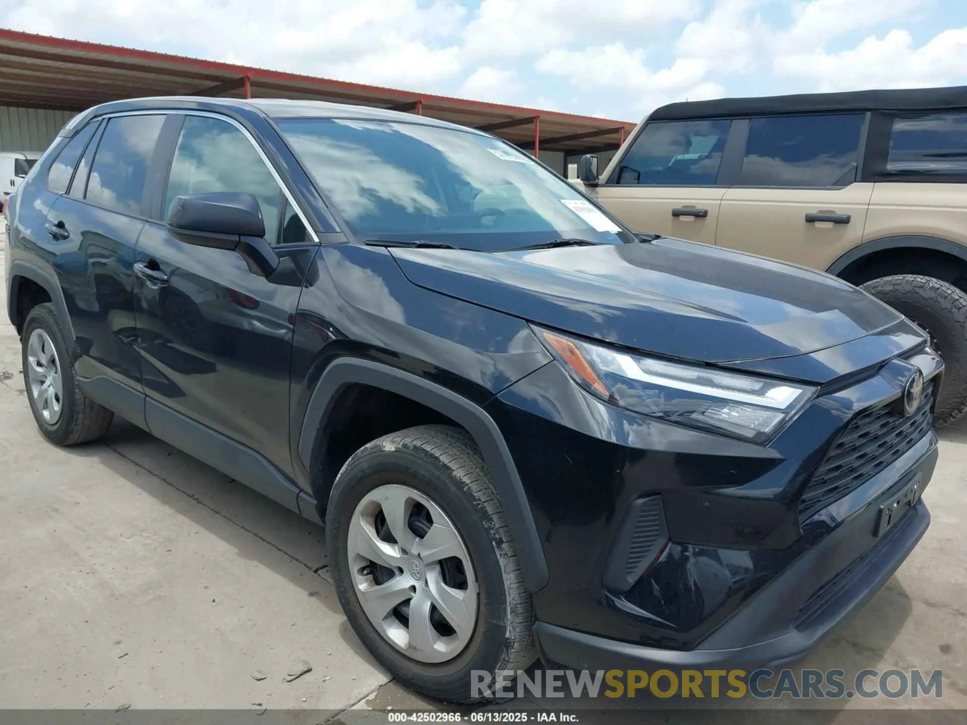 1 Photograph of a damaged car 2T3H1RFV0PW277972 TOYOTA RAV4 2023