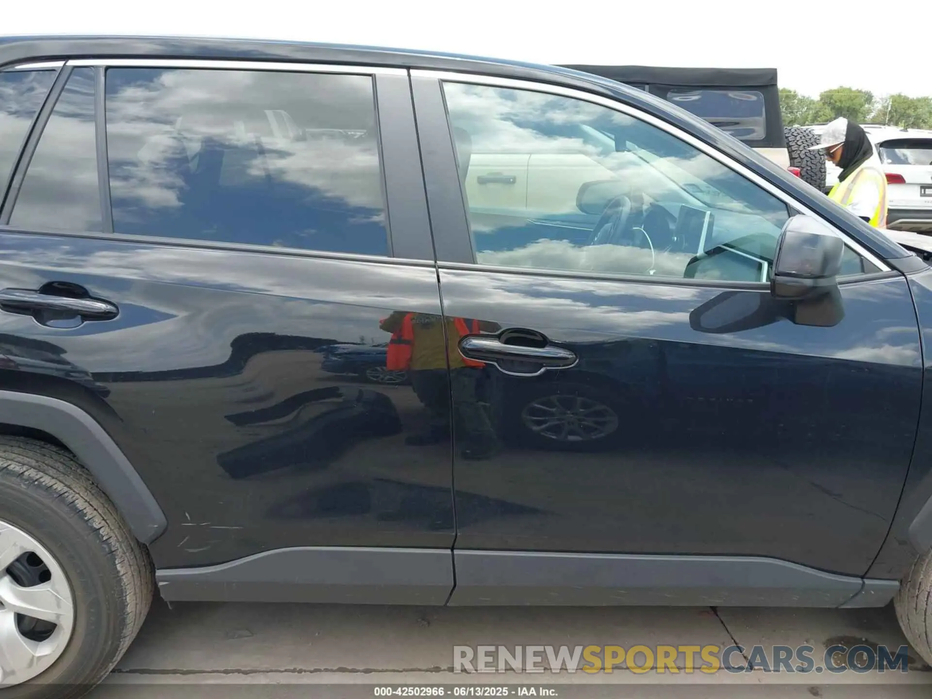 13 Photograph of a damaged car 2T3H1RFV0PW277972 TOYOTA RAV4 2023