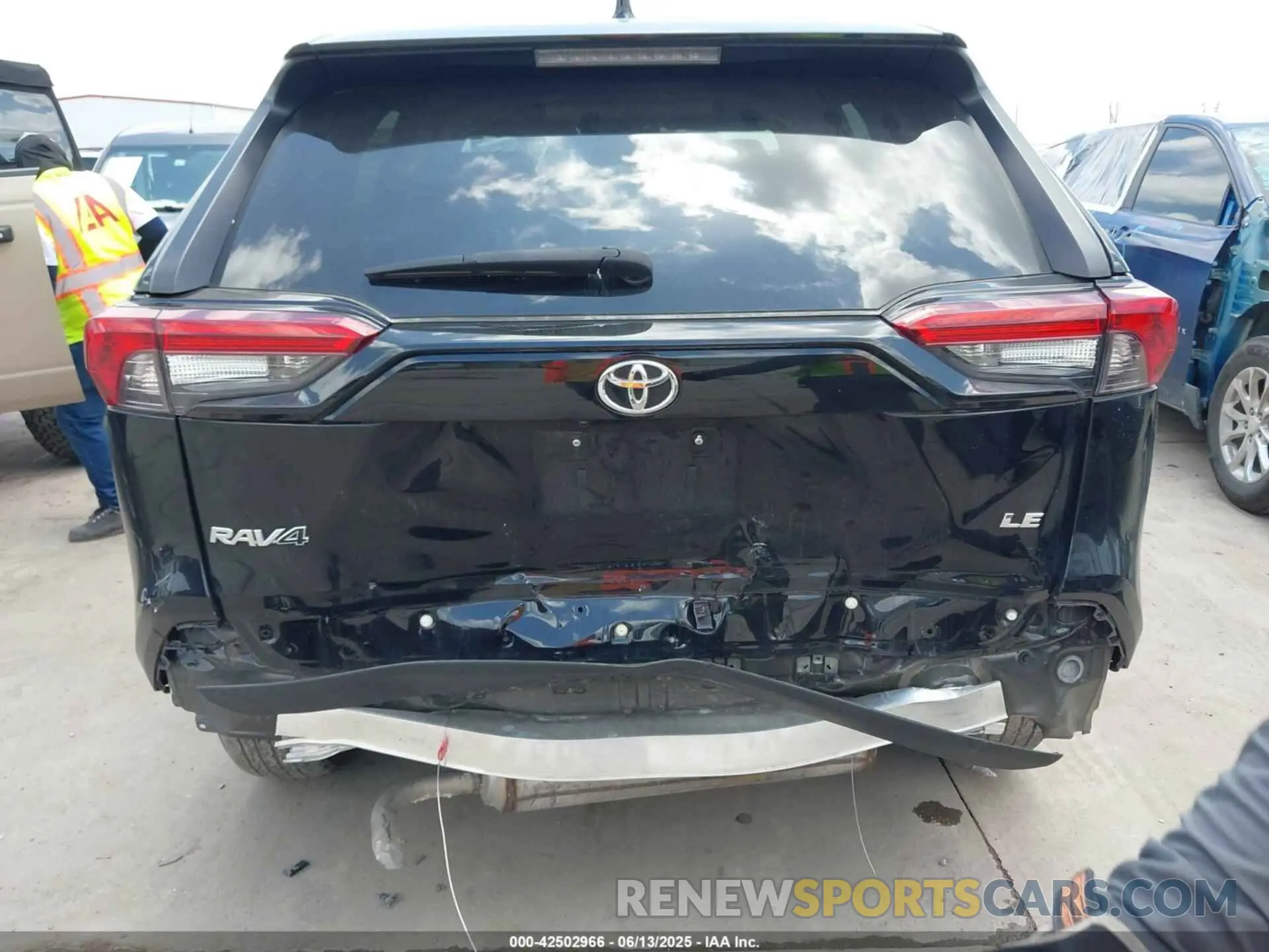 16 Photograph of a damaged car 2T3H1RFV0PW277972 TOYOTA RAV4 2023