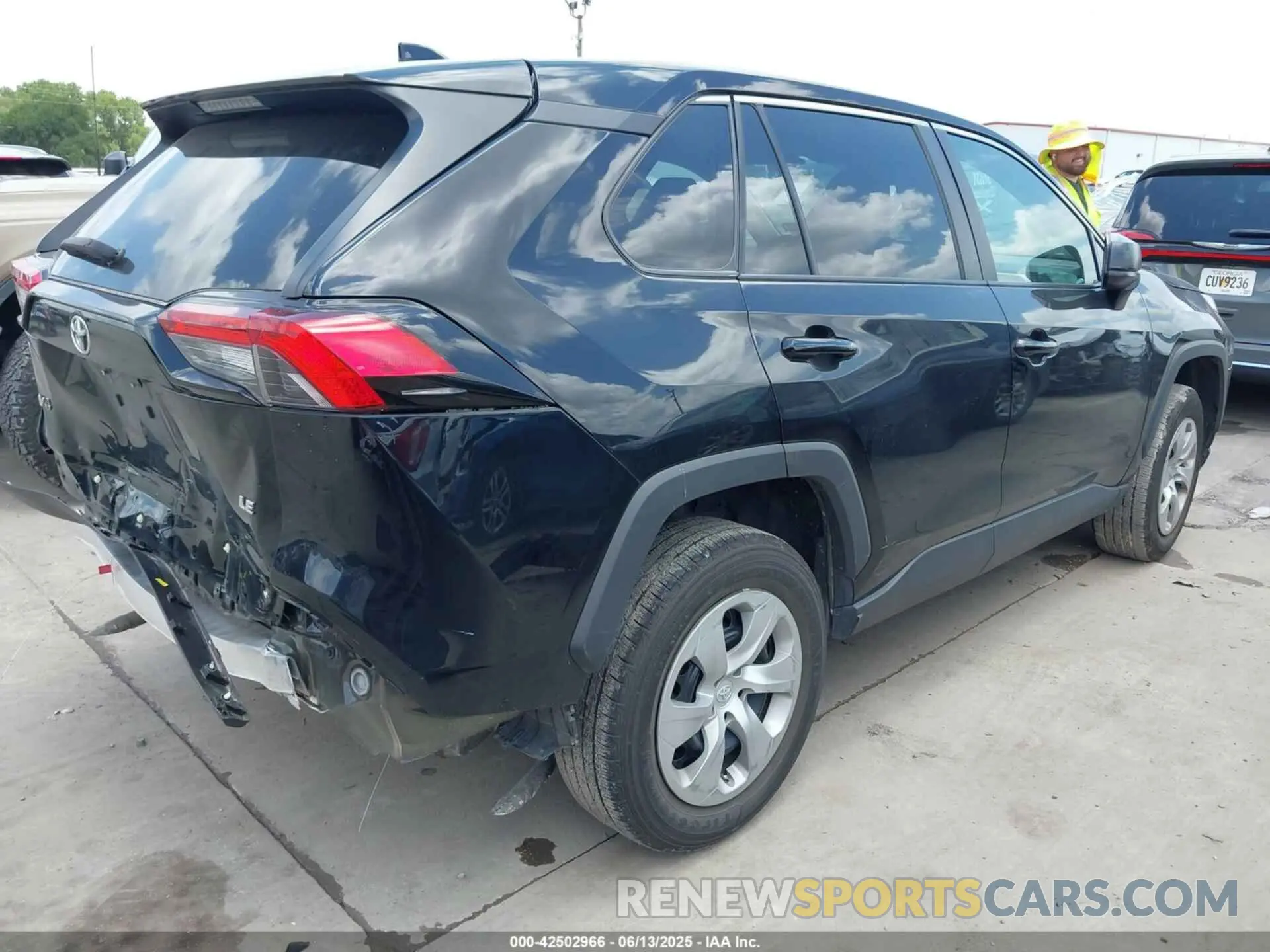 4 Photograph of a damaged car 2T3H1RFV0PW277972 TOYOTA RAV4 2023
