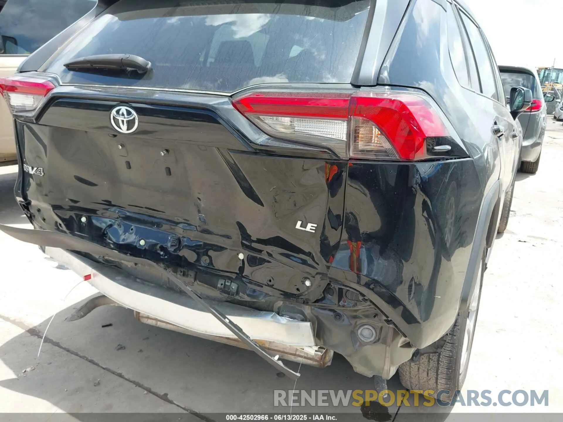 6 Photograph of a damaged car 2T3H1RFV0PW277972 TOYOTA RAV4 2023