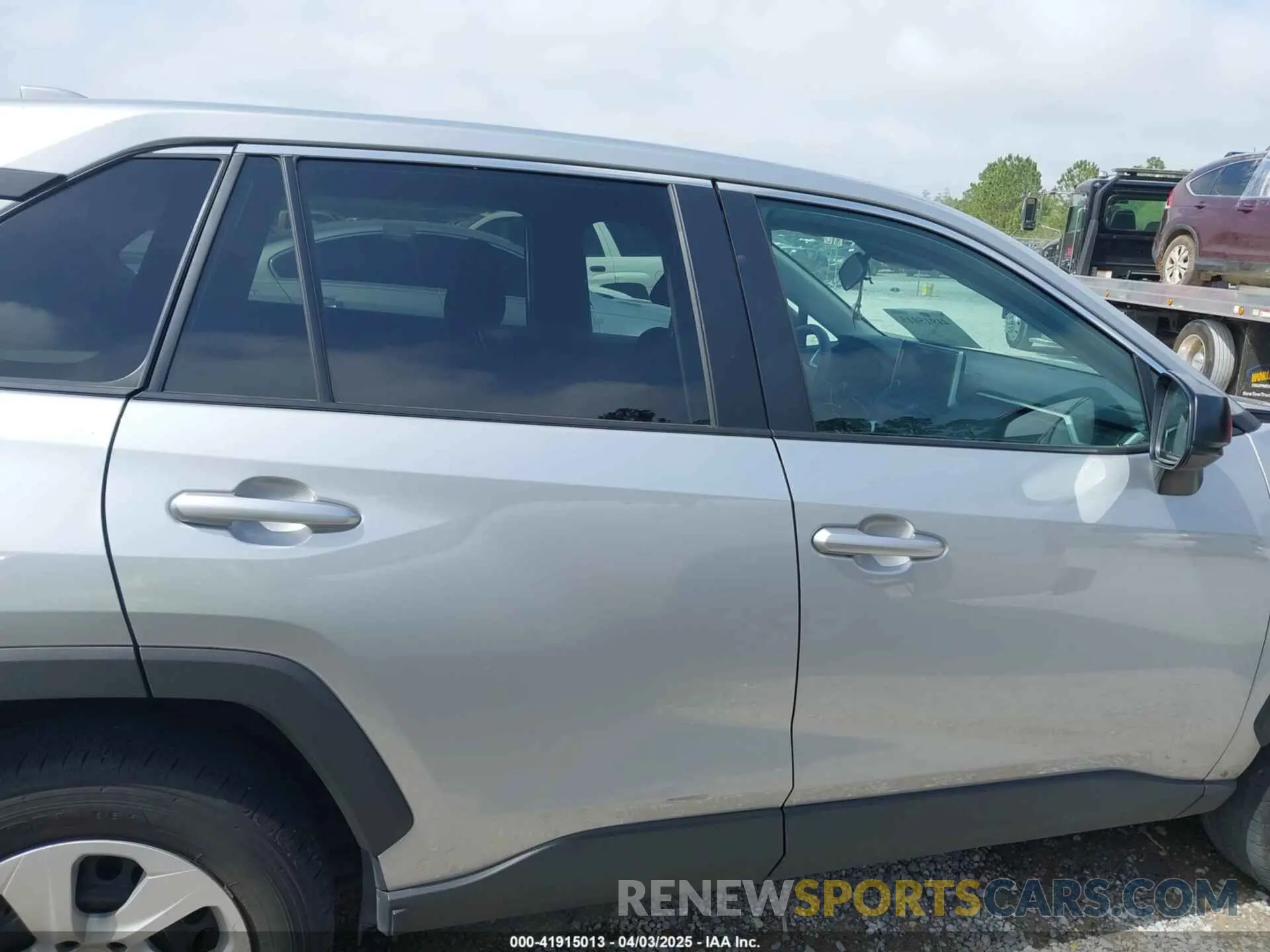 14 Photograph of a damaged car 2T3H1RFV1PW289810 TOYOTA RAV4 2023
