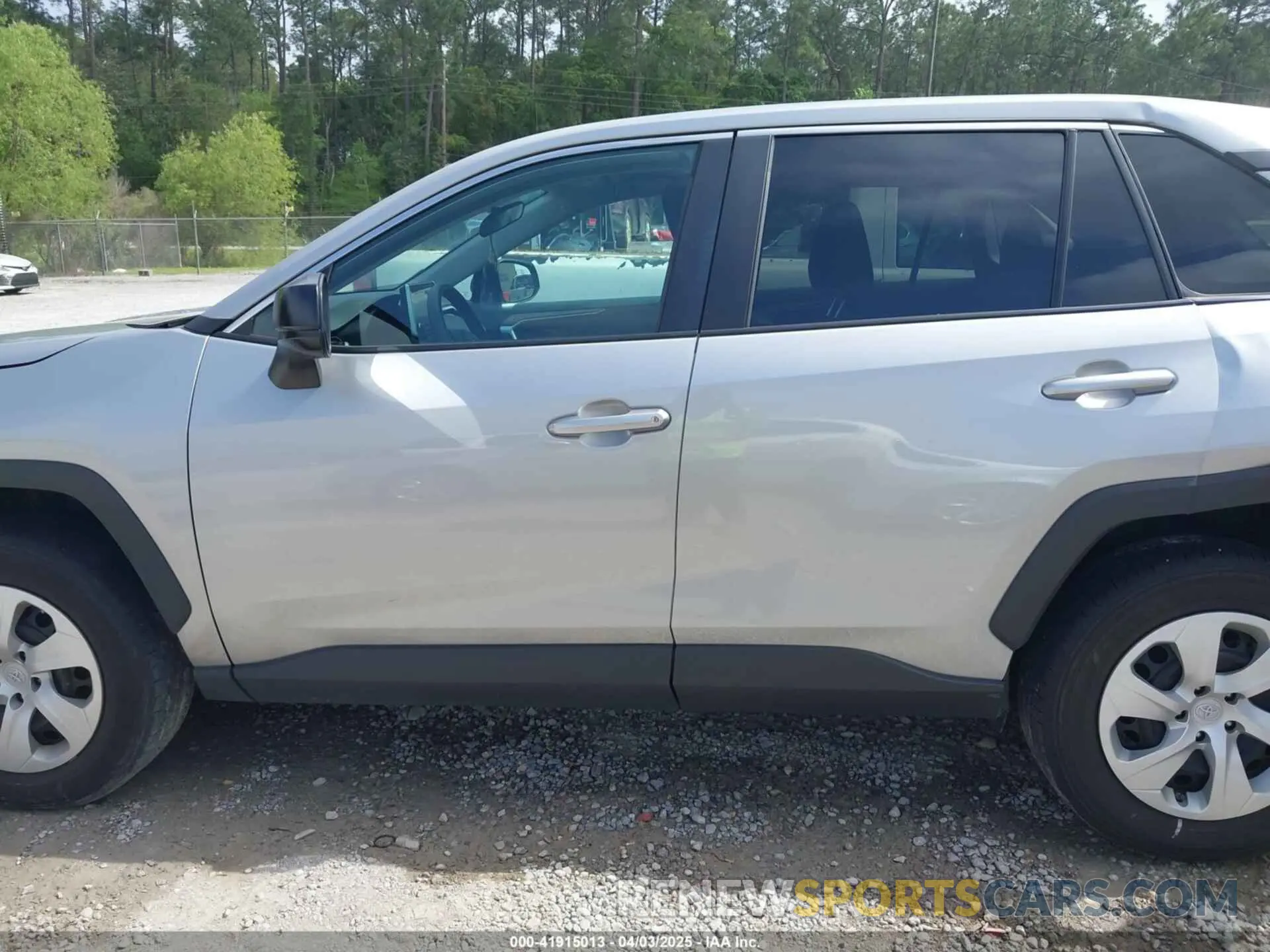 15 Photograph of a damaged car 2T3H1RFV1PW289810 TOYOTA RAV4 2023