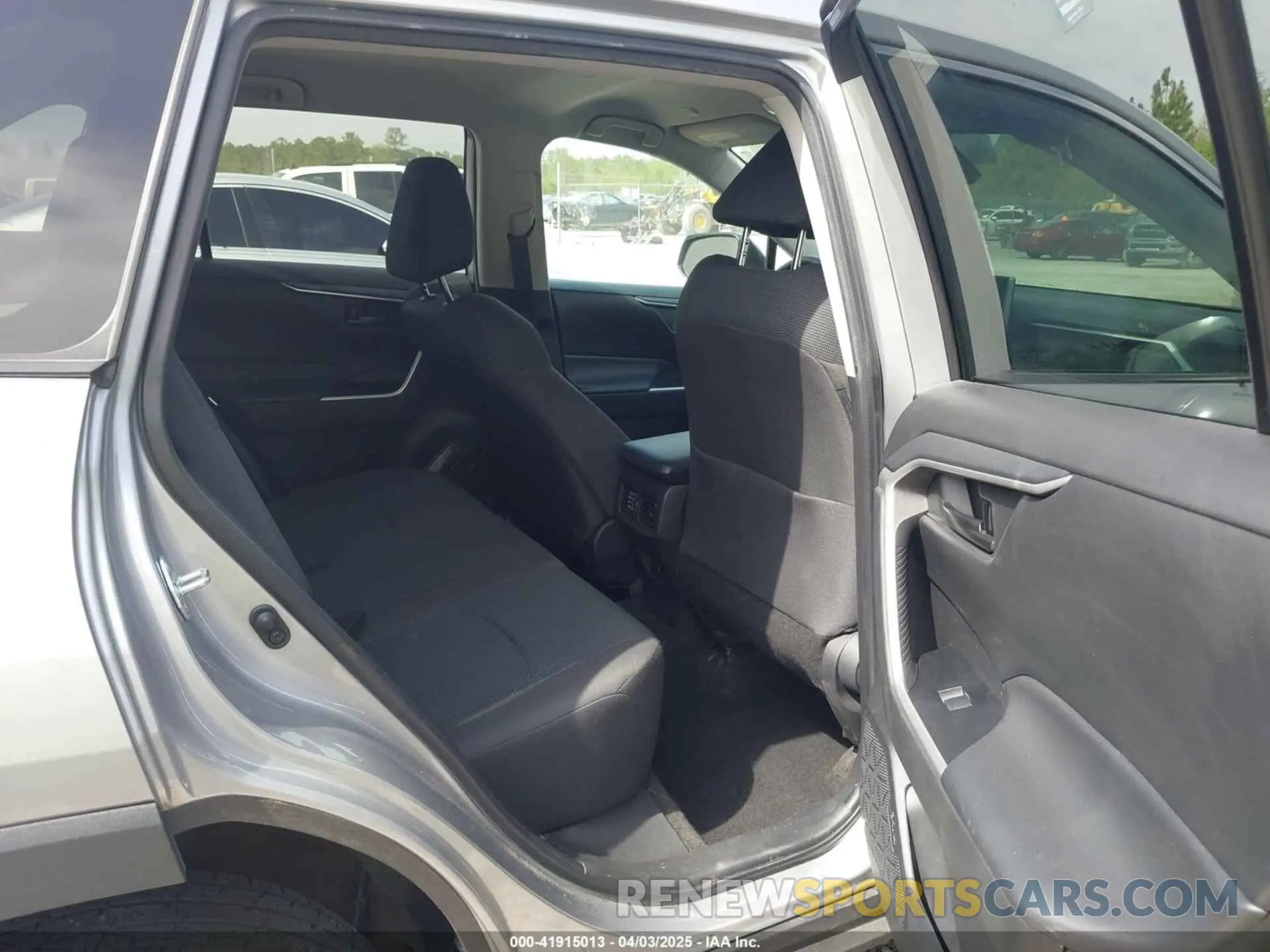 8 Photograph of a damaged car 2T3H1RFV1PW289810 TOYOTA RAV4 2023