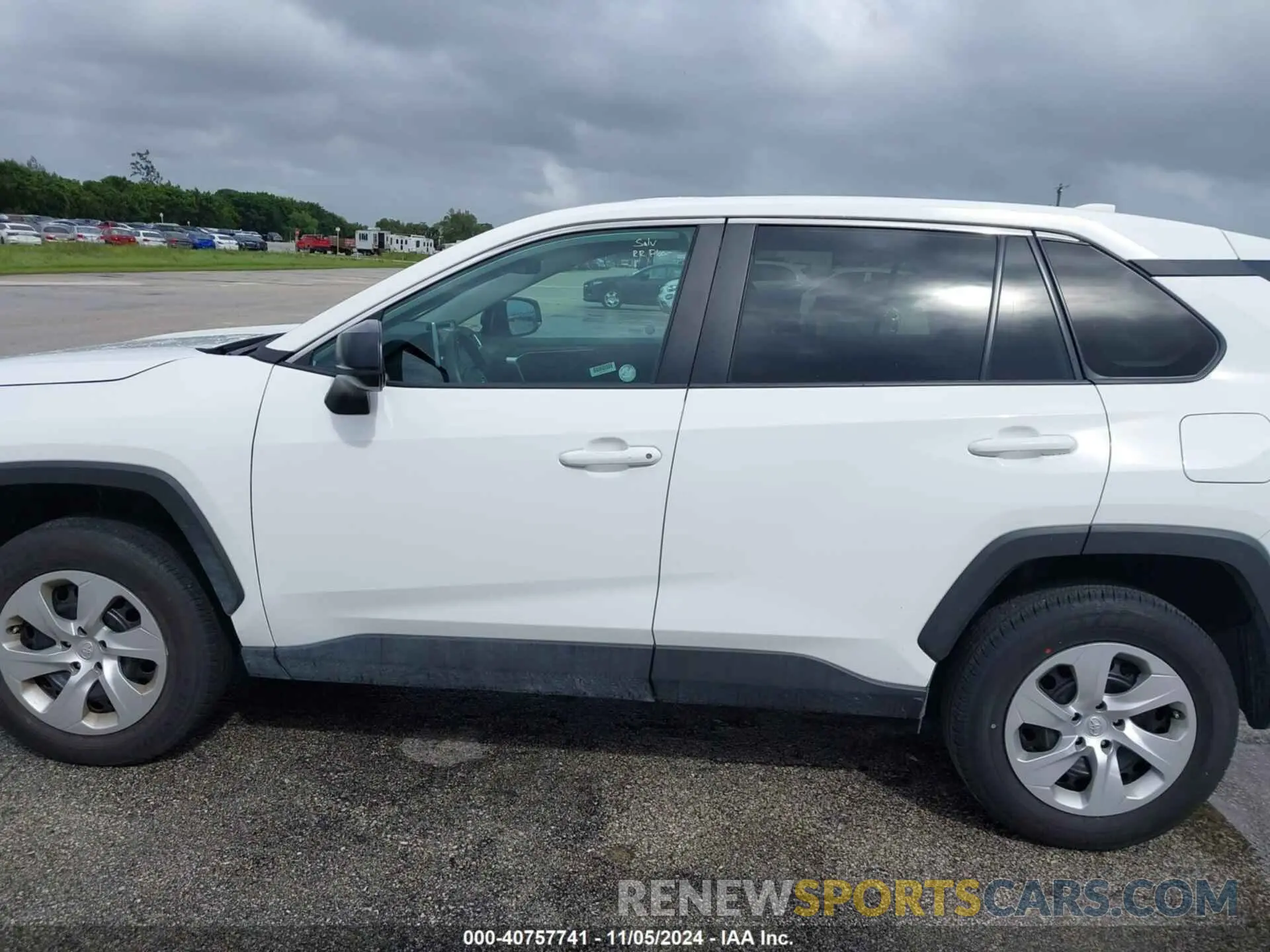 15 Photograph of a damaged car 2T3H1RFV2PC240844 TOYOTA RAV4 2023