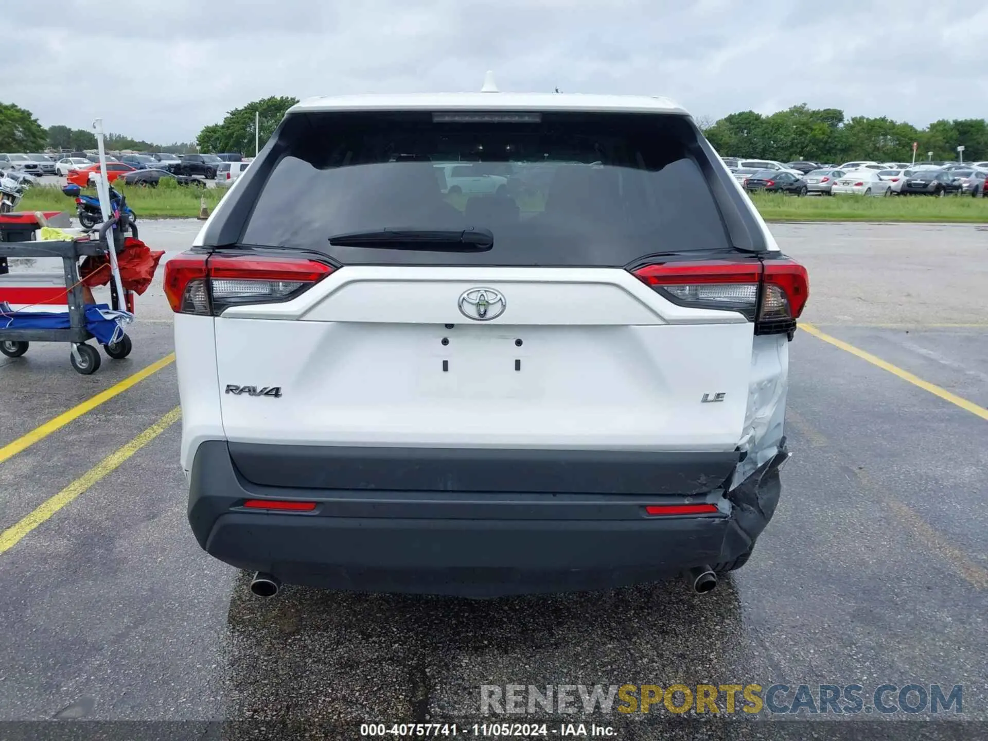 17 Photograph of a damaged car 2T3H1RFV2PC240844 TOYOTA RAV4 2023
