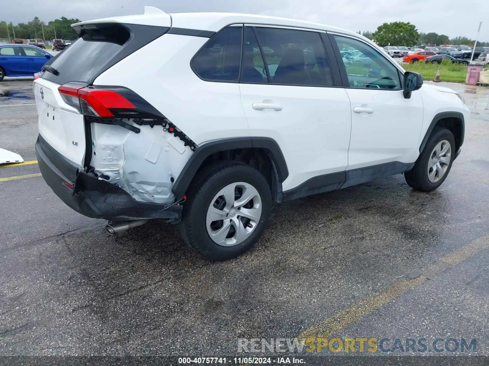 4 Photograph of a damaged car 2T3H1RFV2PC240844 TOYOTA RAV4 2023