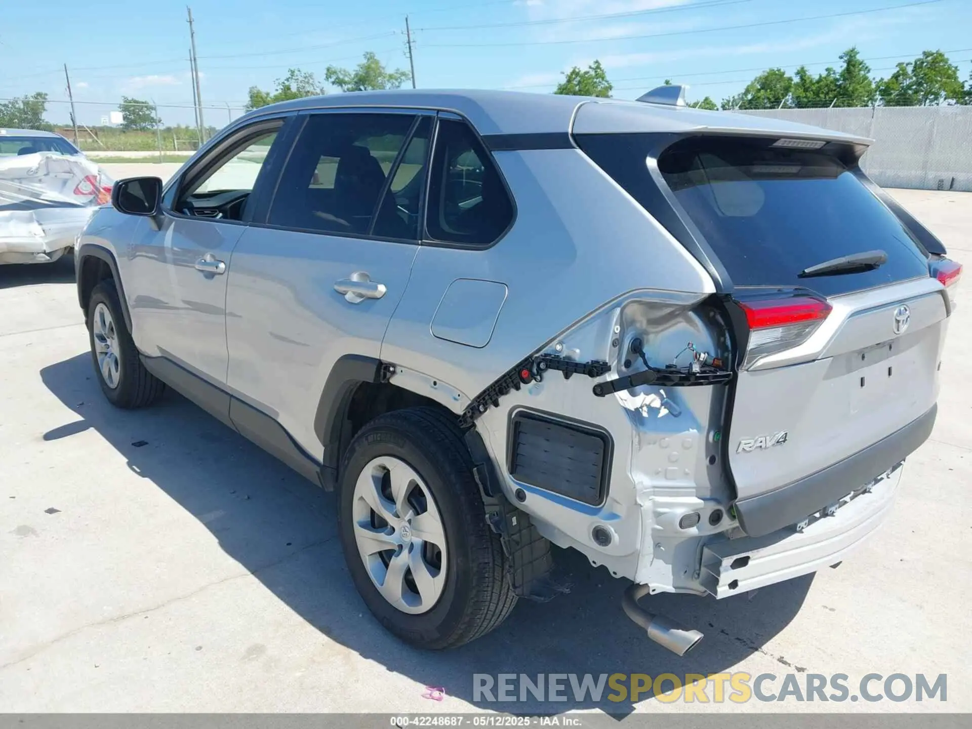 3 Photograph of a damaged car 2T3H1RFV4PC236424 TOYOTA RAV4 2023