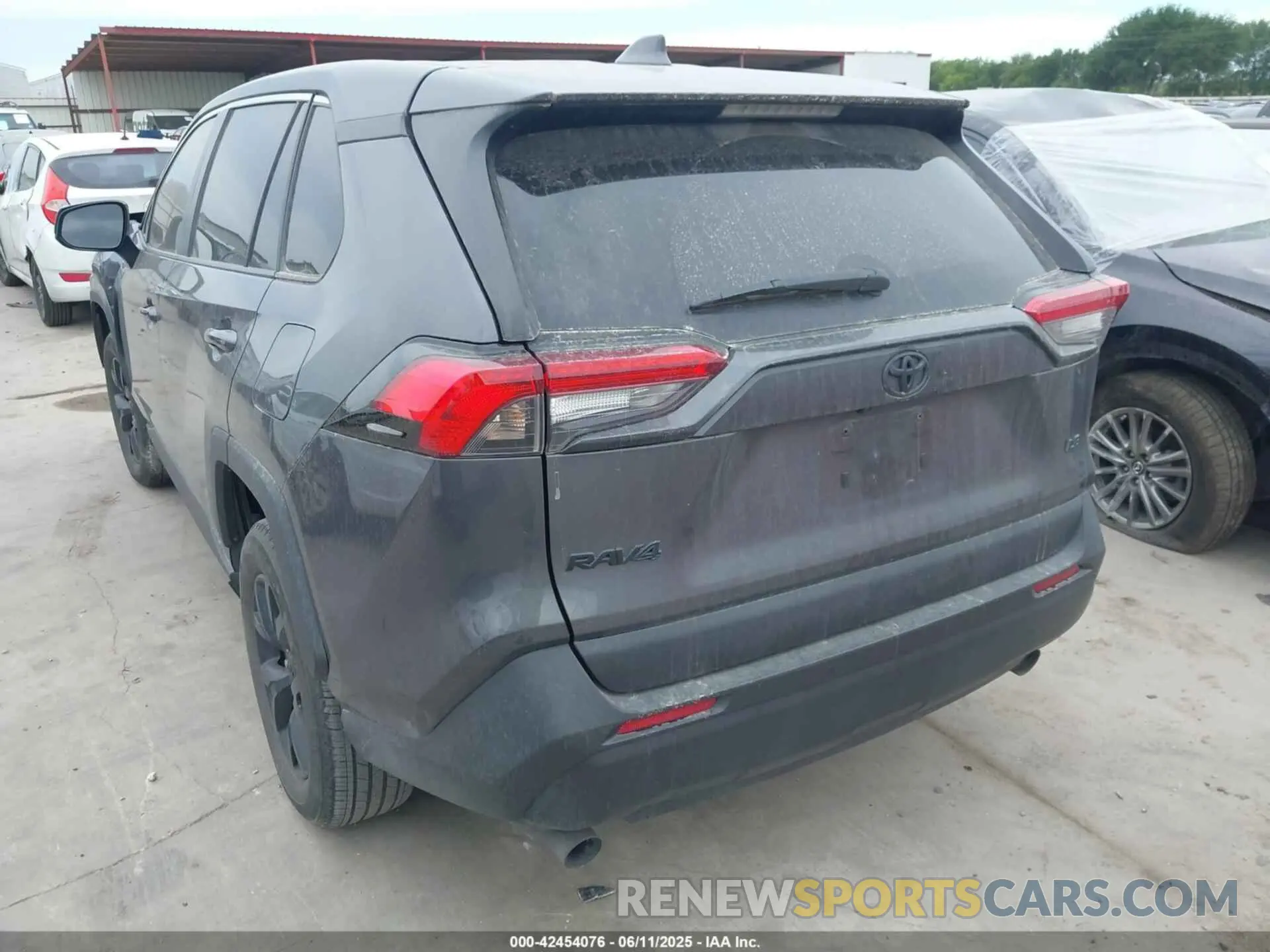 3 Photograph of a damaged car 2T3H1RFV6PW247228 TOYOTA RAV4 2023