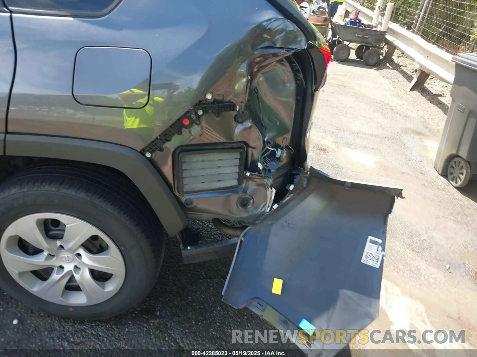 18 Photograph of a damaged car 2T3H1RFV7PC240063 TOYOTA RAV4 2023