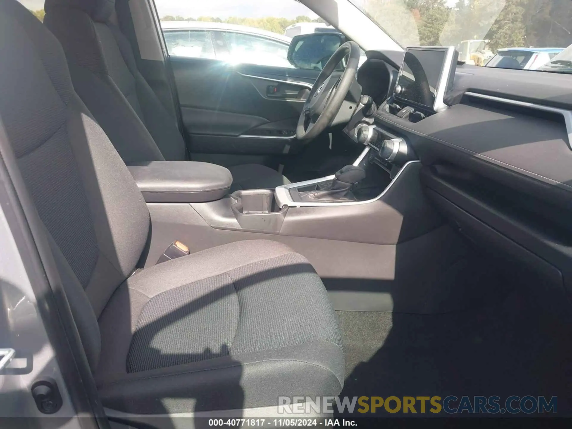 5 Photograph of a damaged car 2T3H1RFV9PC239903 TOYOTA RAV4 2023