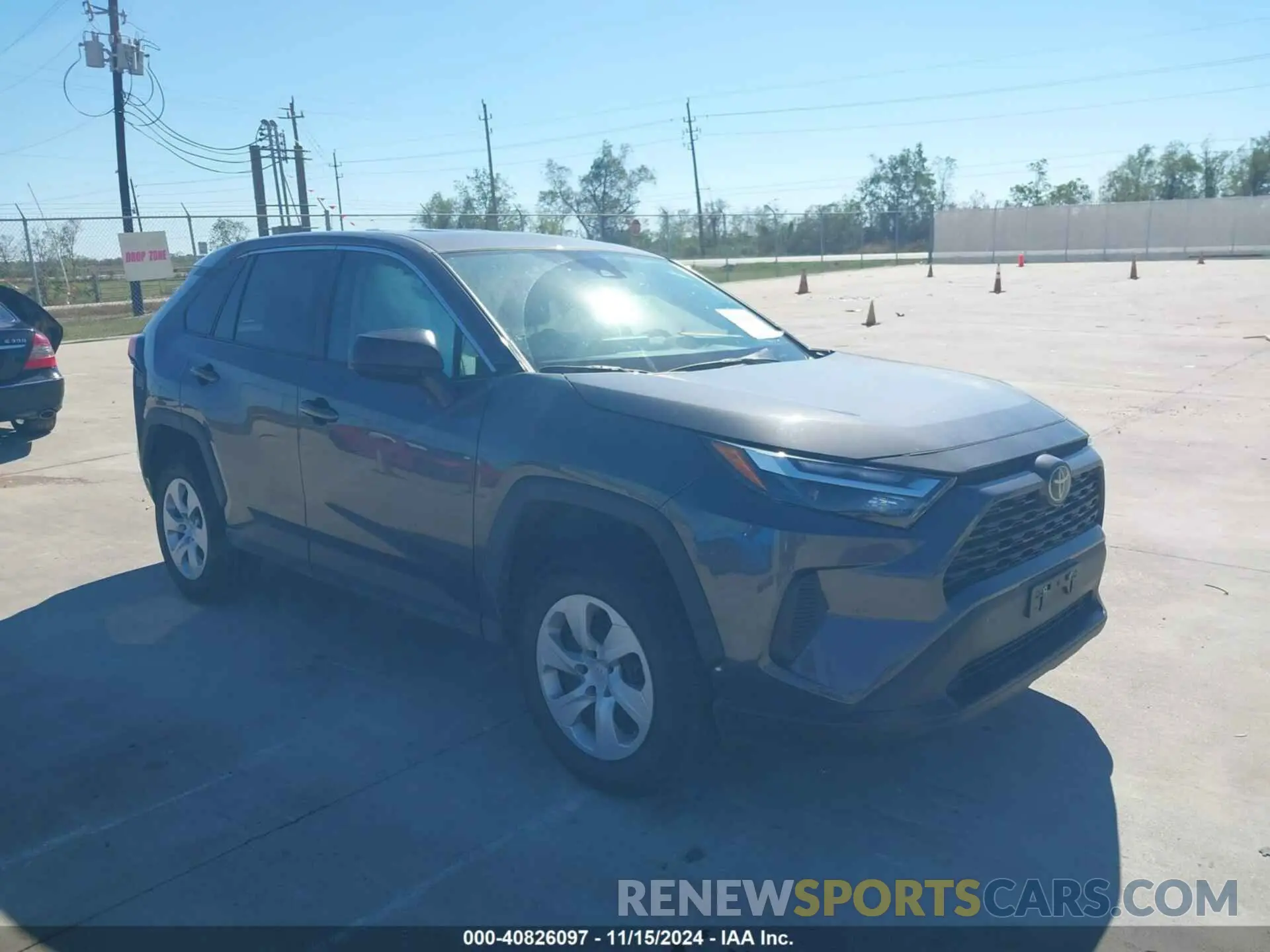 1 Photograph of a damaged car 2T3H1RFV9PW277632 TOYOTA RAV4 2023