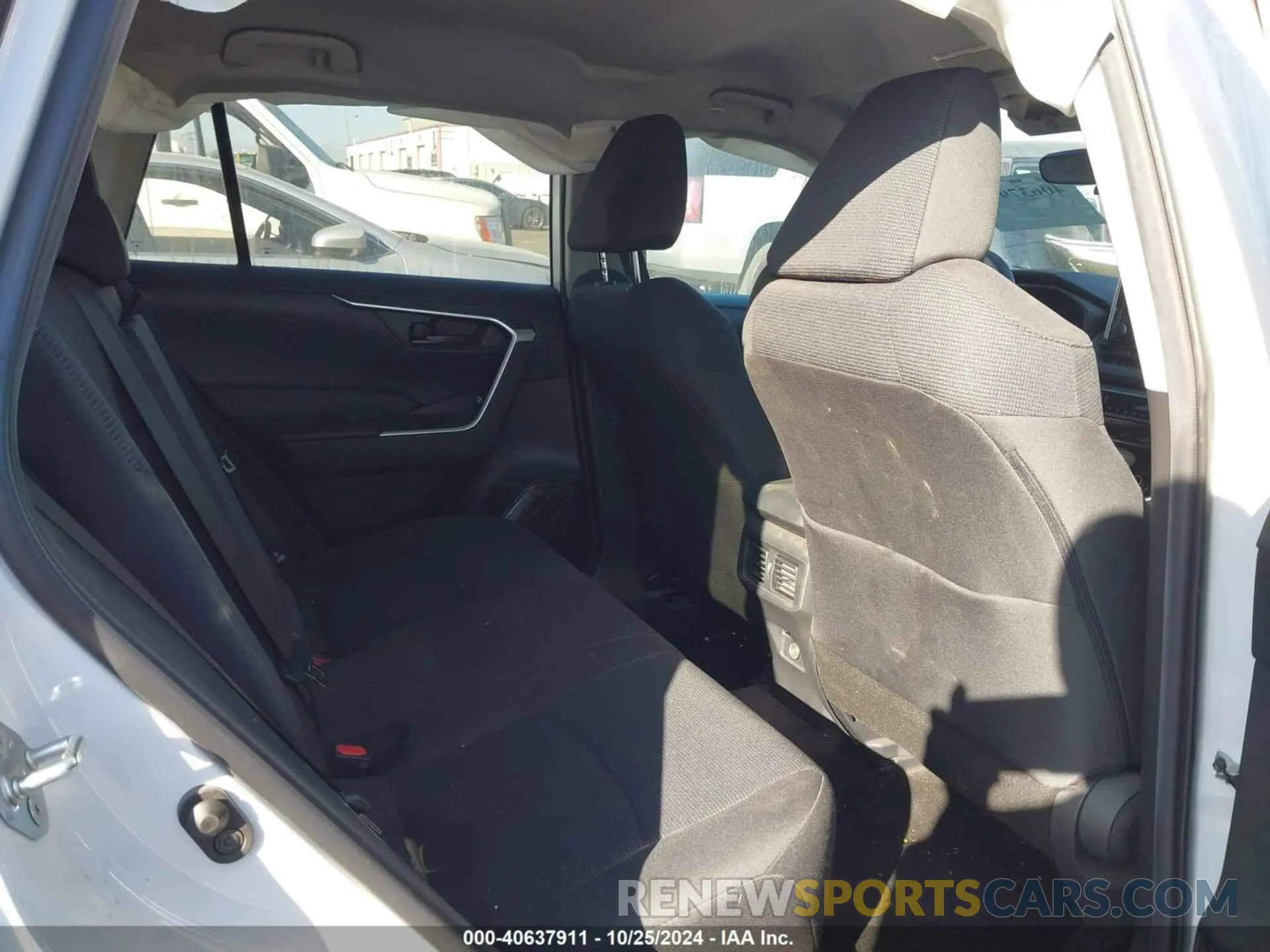 8 Photograph of a damaged car 2T3K1RFV0PW259235 TOYOTA RAV4 2023