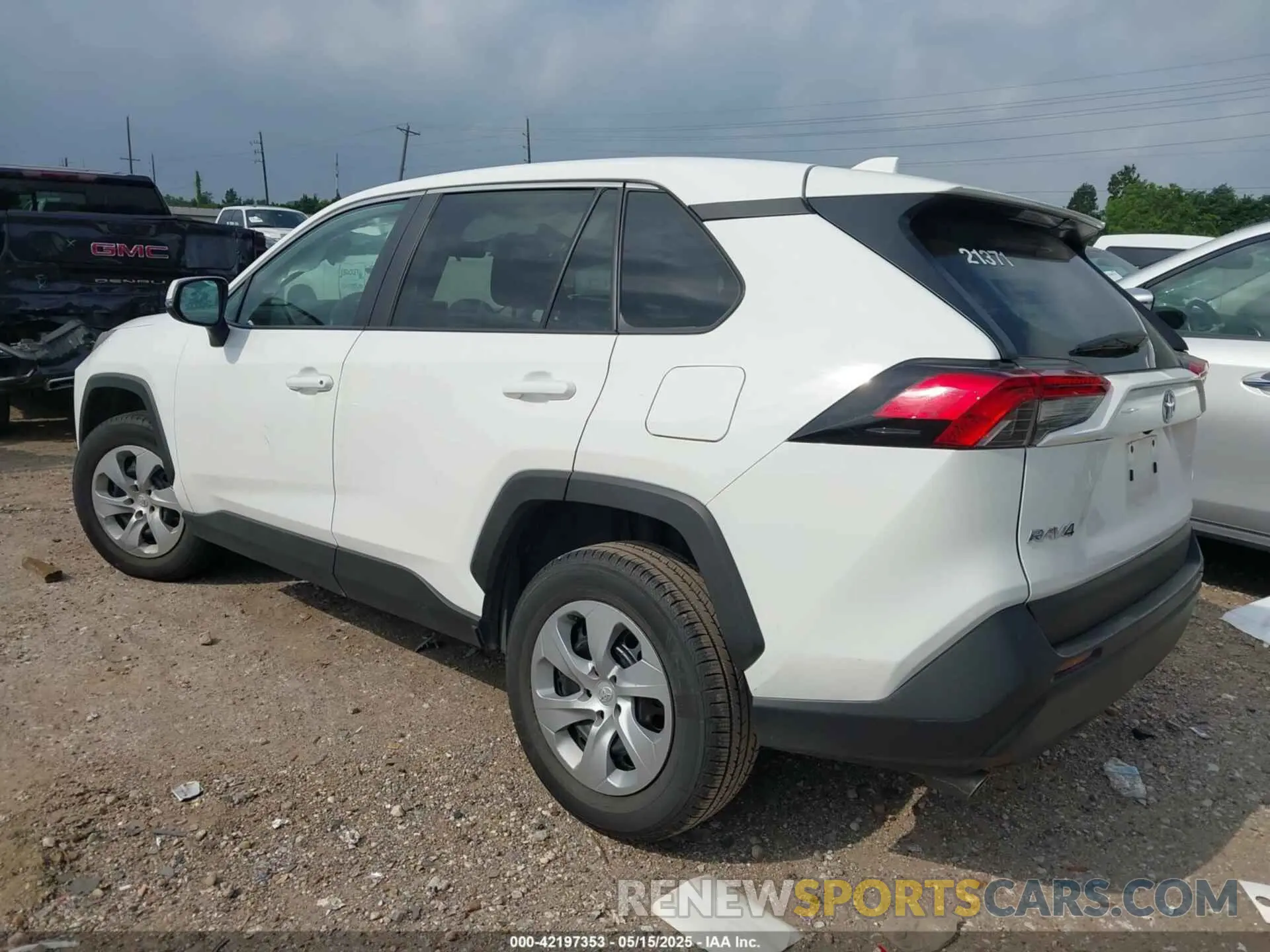 3 Photograph of a damaged car 2T3K1RFV9PC248672 TOYOTA RAV4 2023