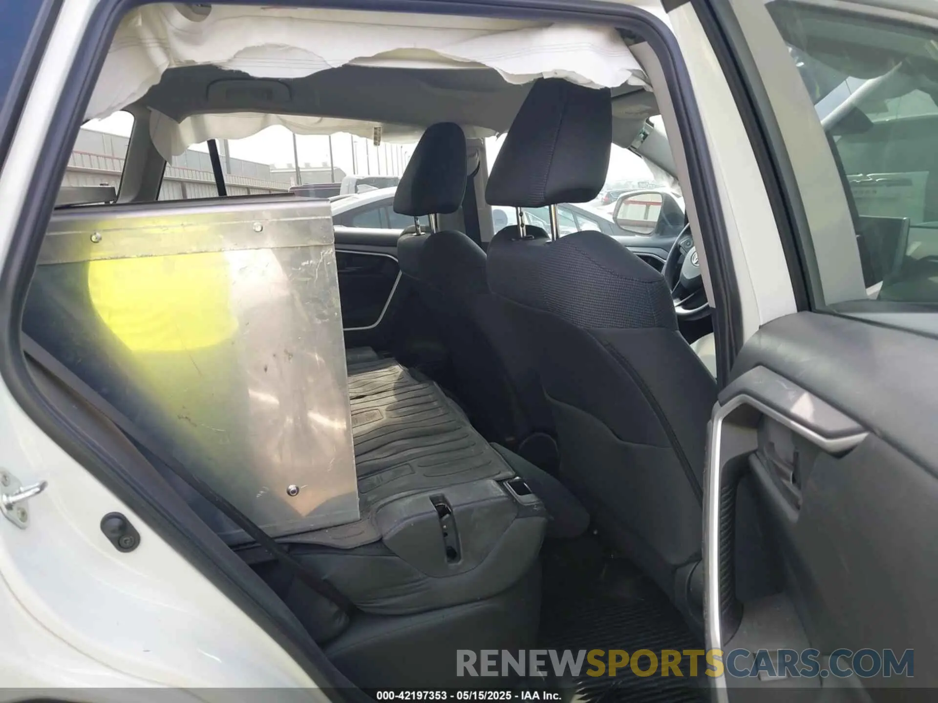 8 Photograph of a damaged car 2T3K1RFV9PC248672 TOYOTA RAV4 2023