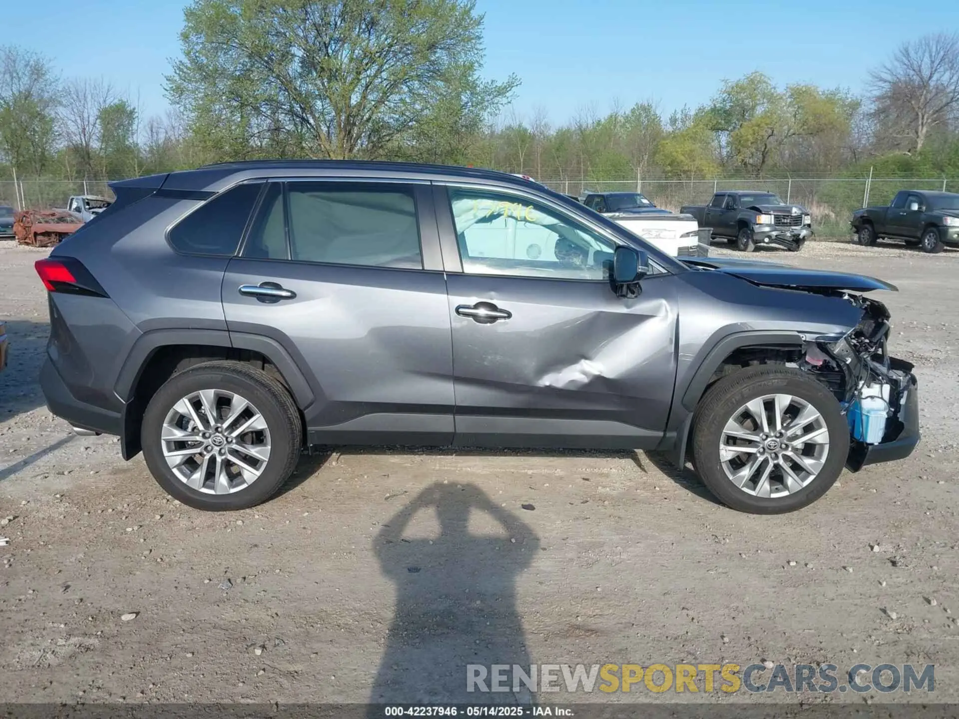13 Photograph of a damaged car 2T3N1RFV1PC389913 TOYOTA RAV4 2023