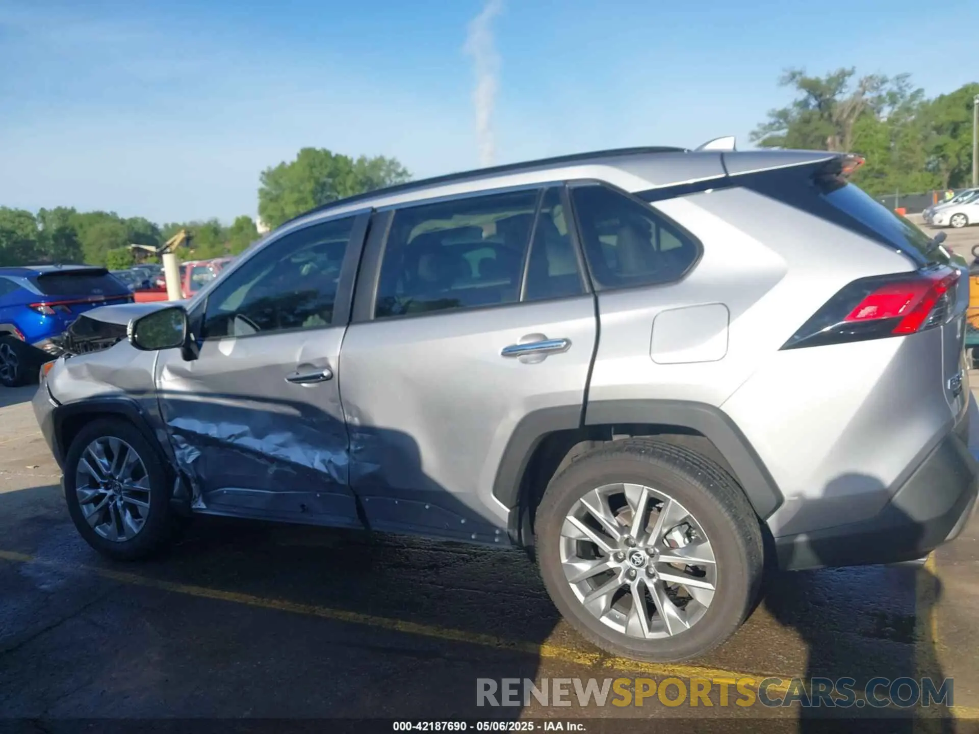 14 Photograph of a damaged car 2T3N1RFV1PC390107 TOYOTA RAV4 2023