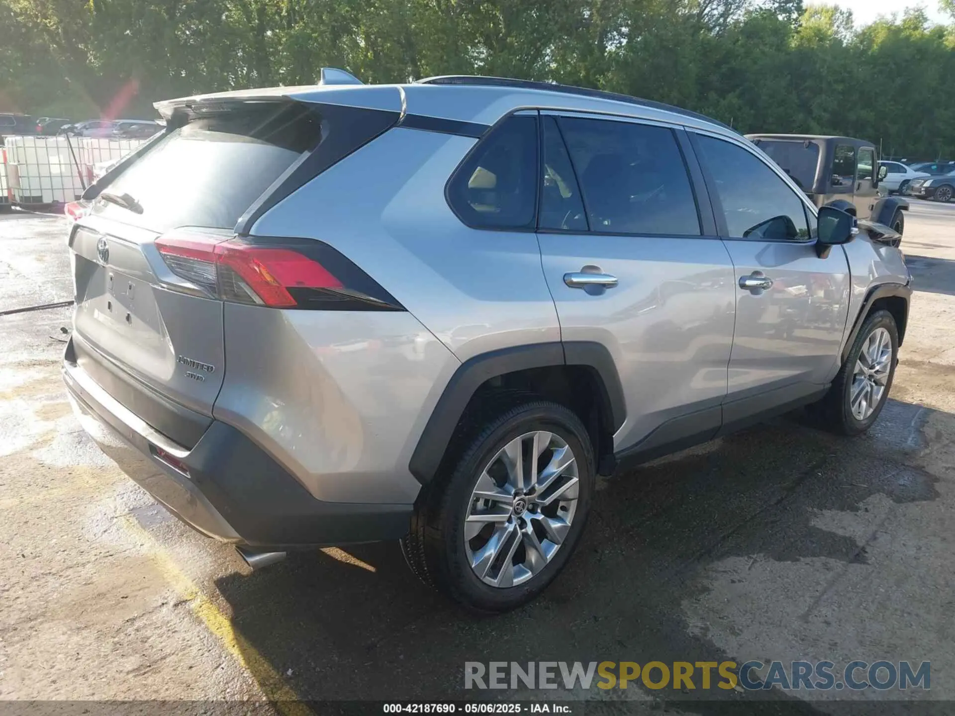 4 Photograph of a damaged car 2T3N1RFV1PC390107 TOYOTA RAV4 2023