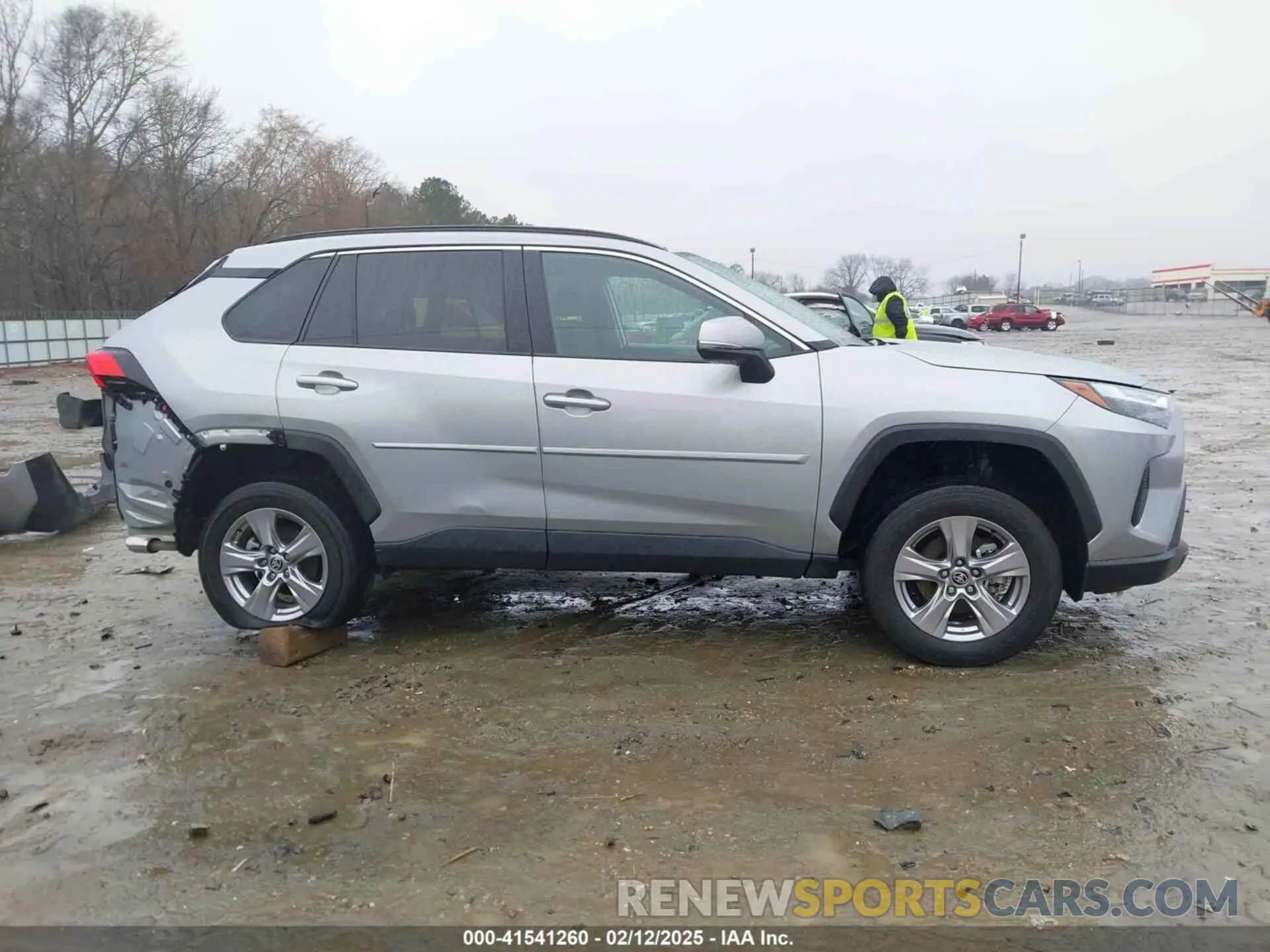 14 Photograph of a damaged car 2T3P1RFV1PW358913 TOYOTA RAV4 2023