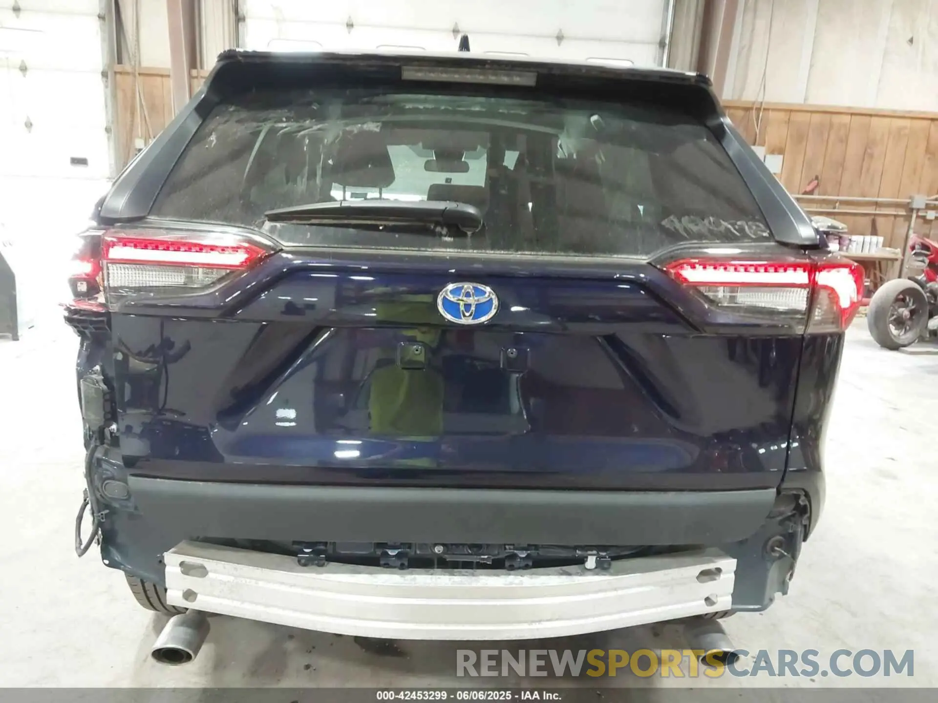 18 Photograph of a damaged car 2T3P1RFV1PW366977 TOYOTA RAV4 2023
