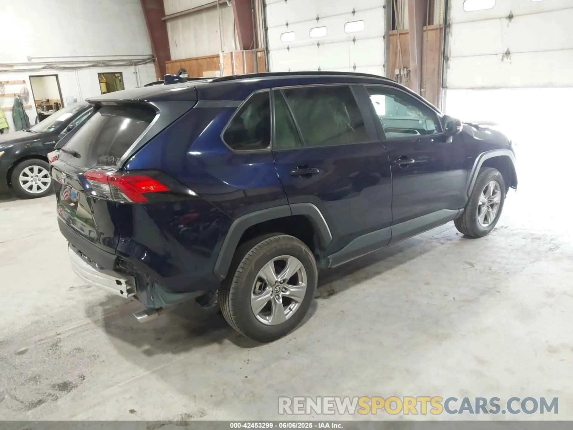 4 Photograph of a damaged car 2T3P1RFV1PW366977 TOYOTA RAV4 2023