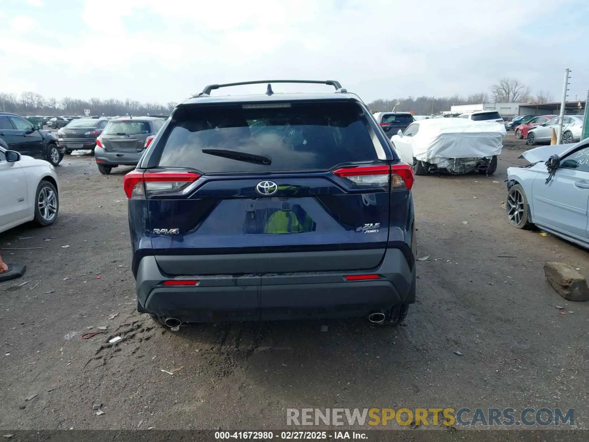 17 Photograph of a damaged car 2T3P1RFV1PW388381 TOYOTA RAV4 2023