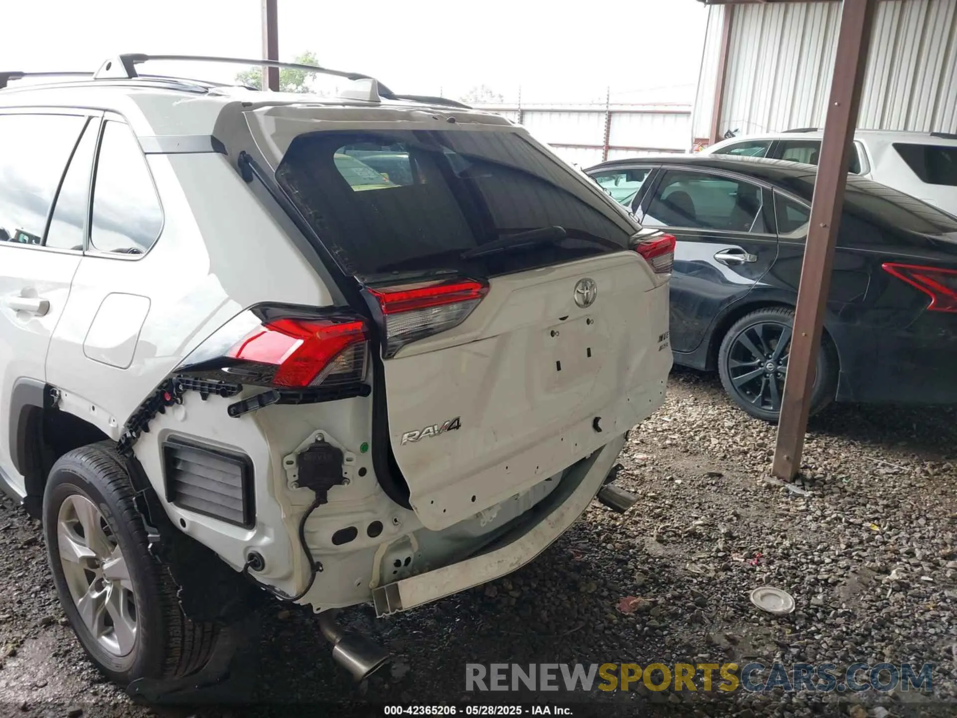 18 Photograph of a damaged car 2T3P1RFV2PC347498 TOYOTA RAV4 2023